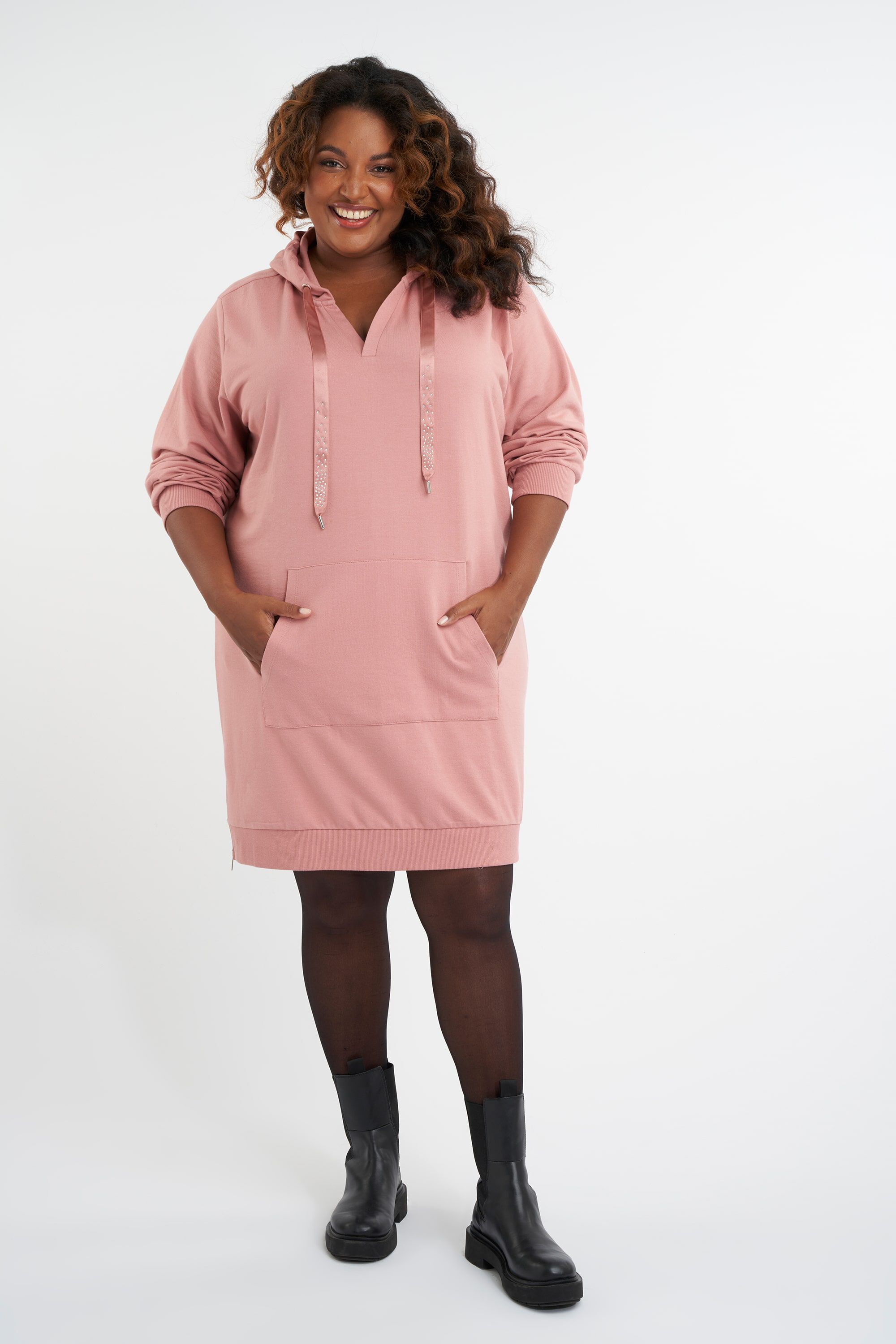 Robe pull image number 0