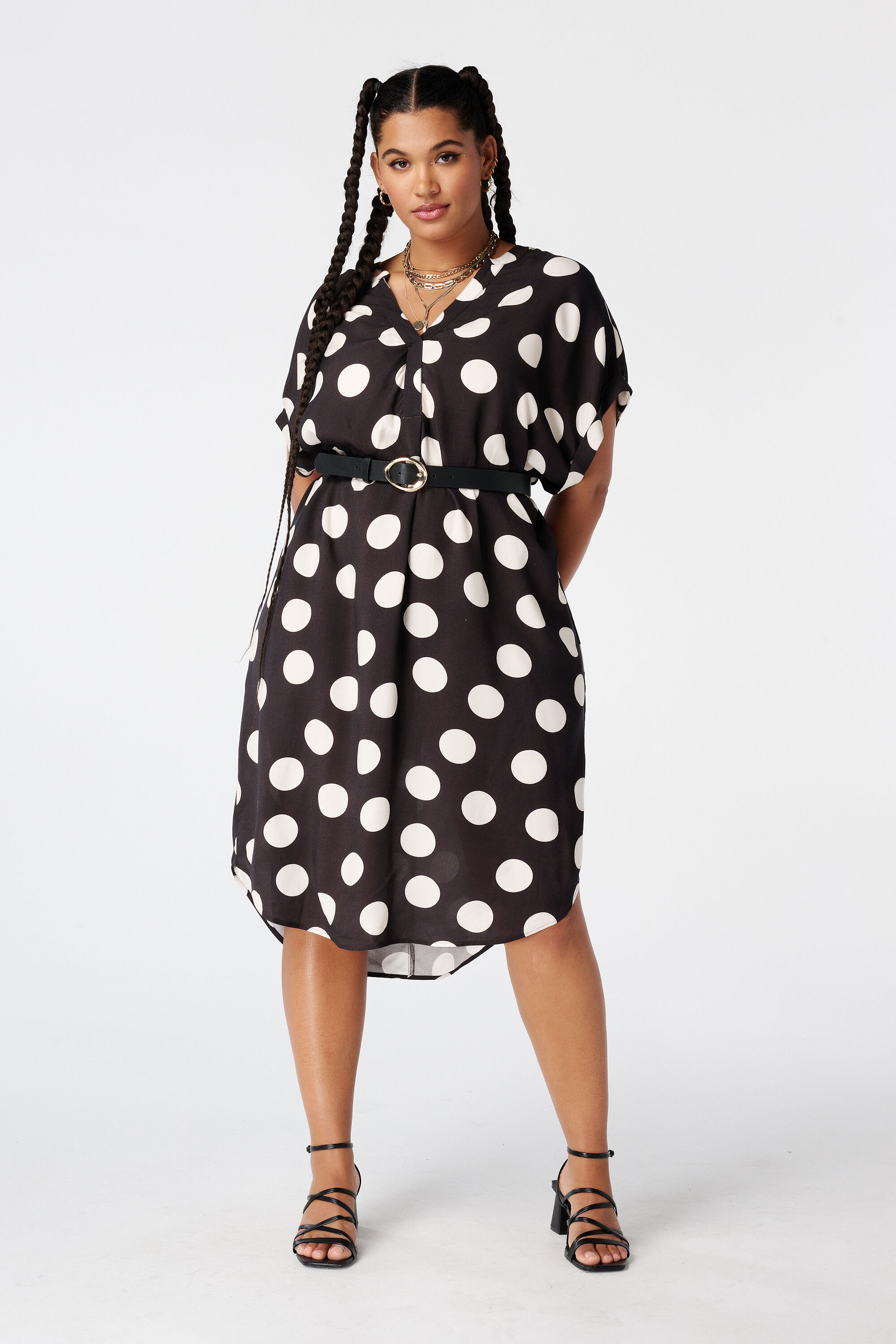 Robe &agrave; encolure en V