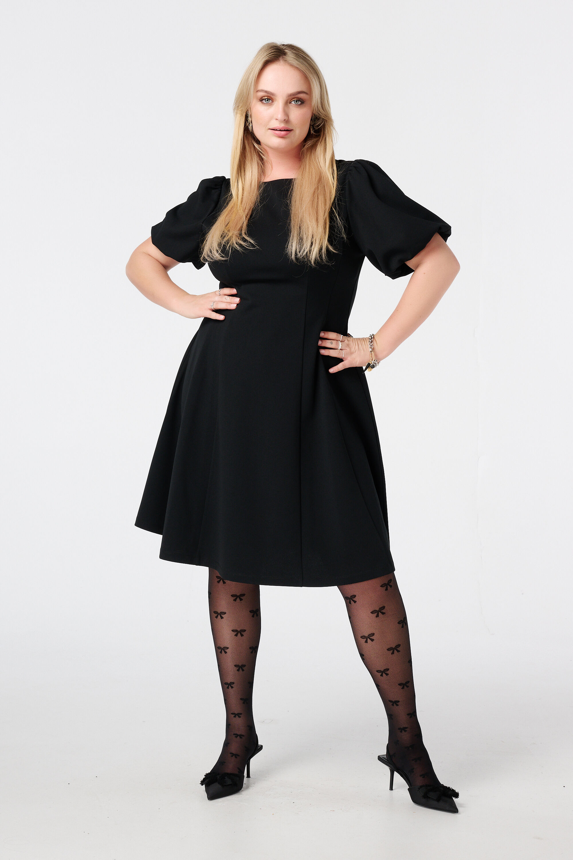 Robe avec d&eacute;coupes structurantes image number 0