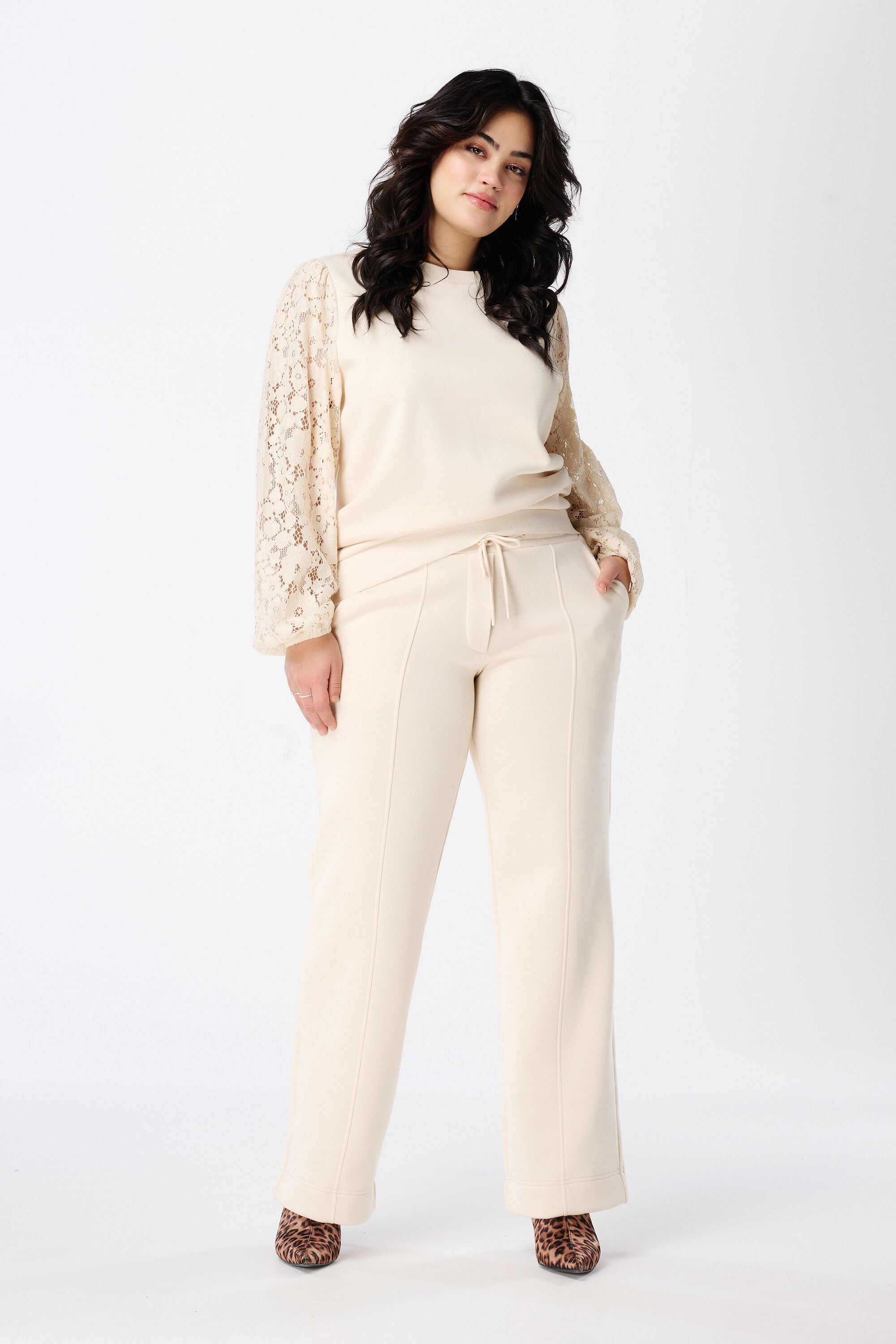 Haut avec manches en dentelle image number 5