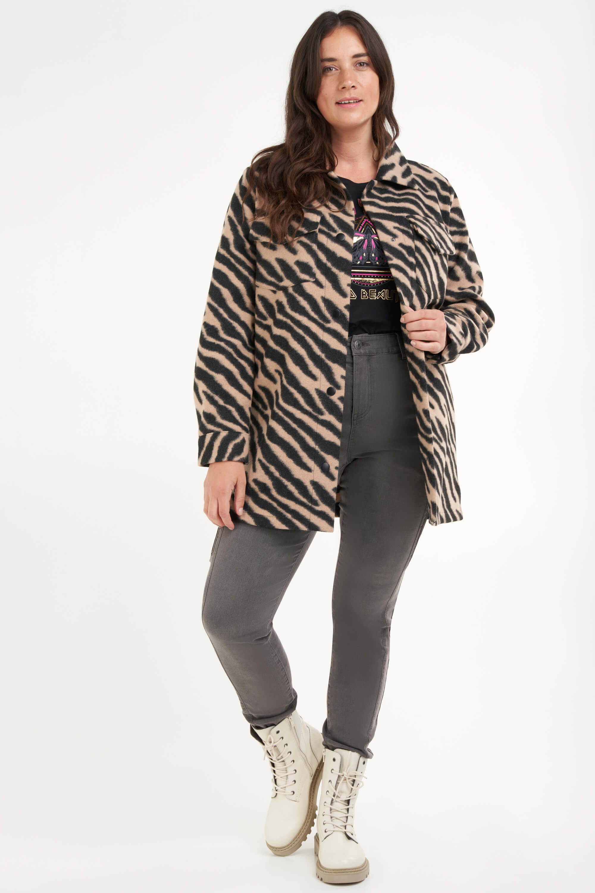 Veste-chemise &agrave; imprim&eacute; z&eacute;br&eacute;.  image number 7