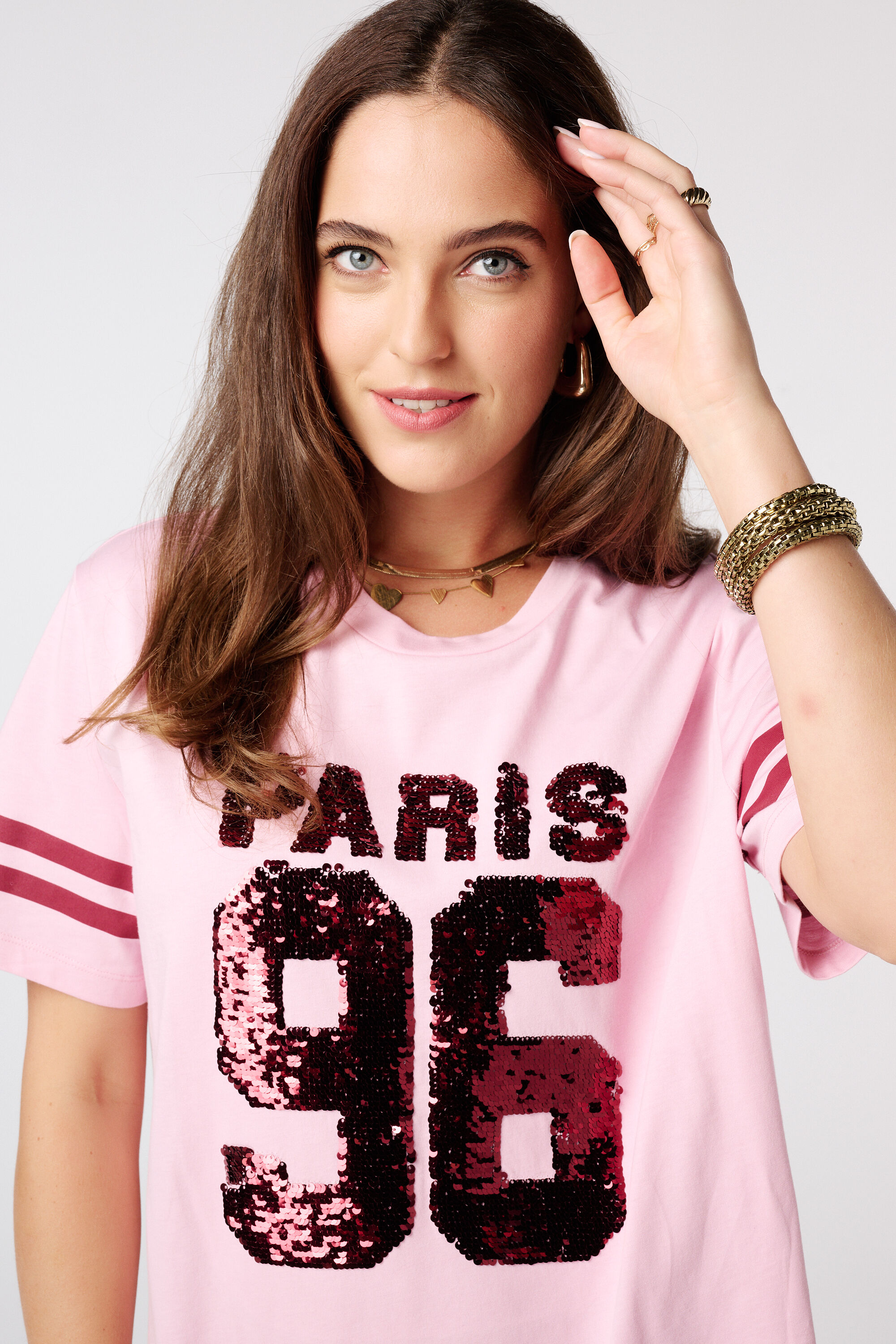 T-shirt avec paillettes  image number 4