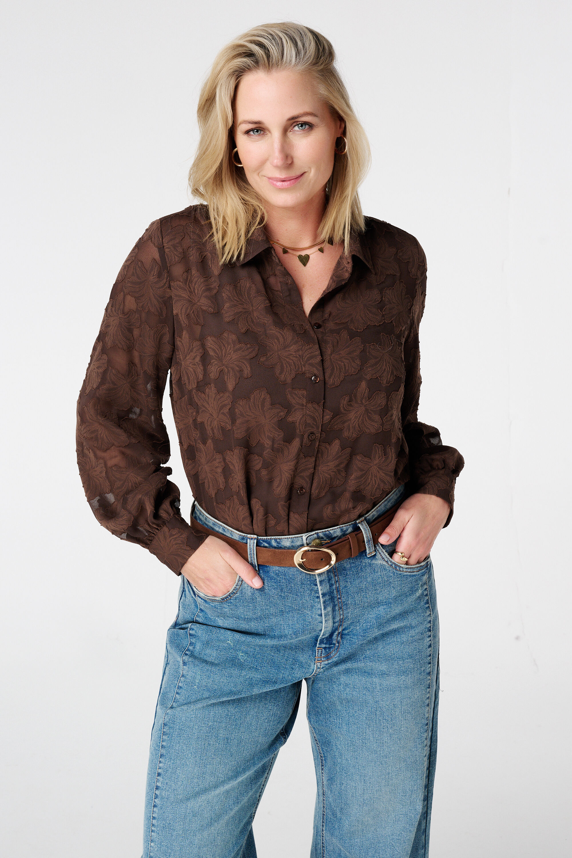 Blouse transparente &agrave; motif floral