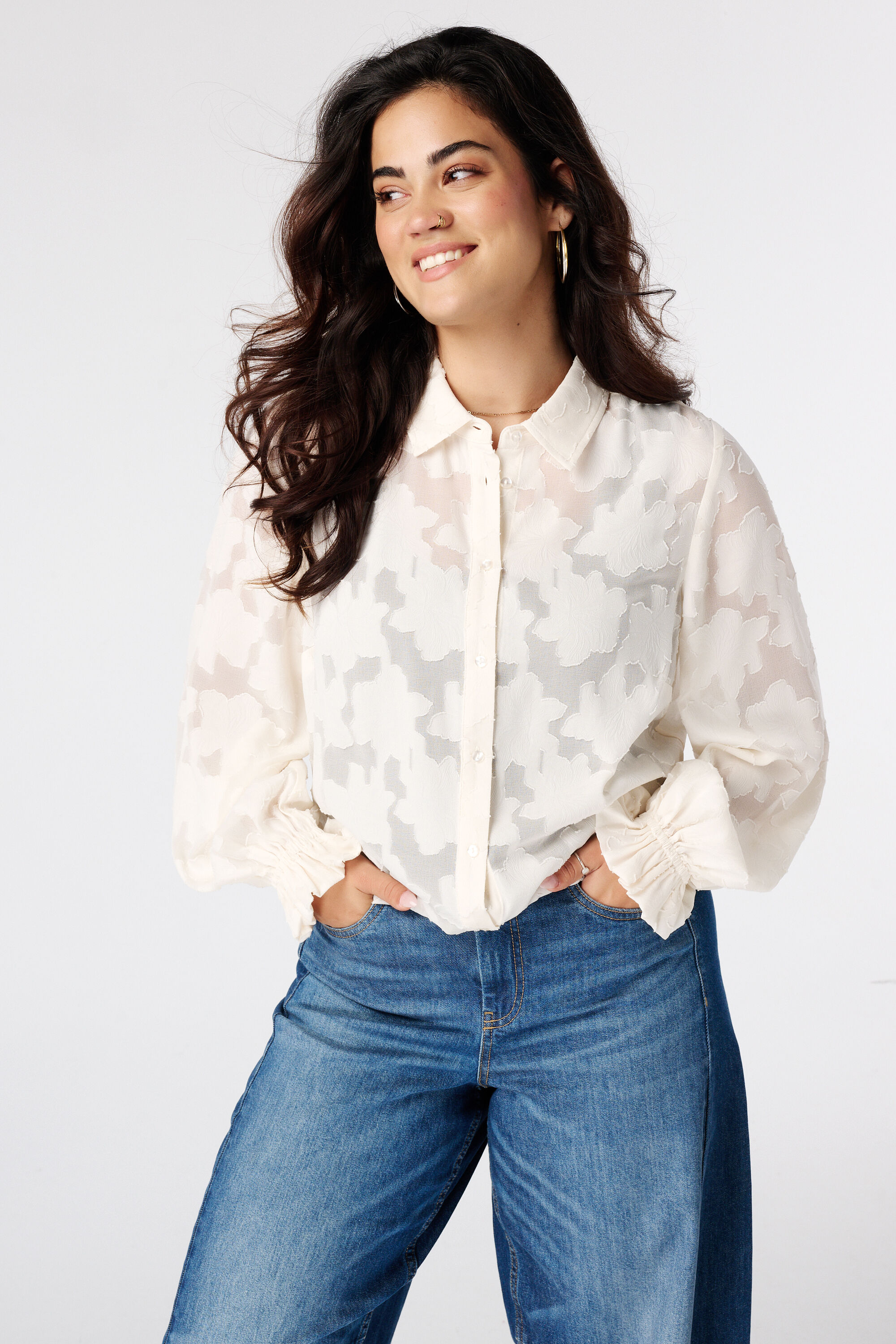 Blouse transparente &agrave; motif floral