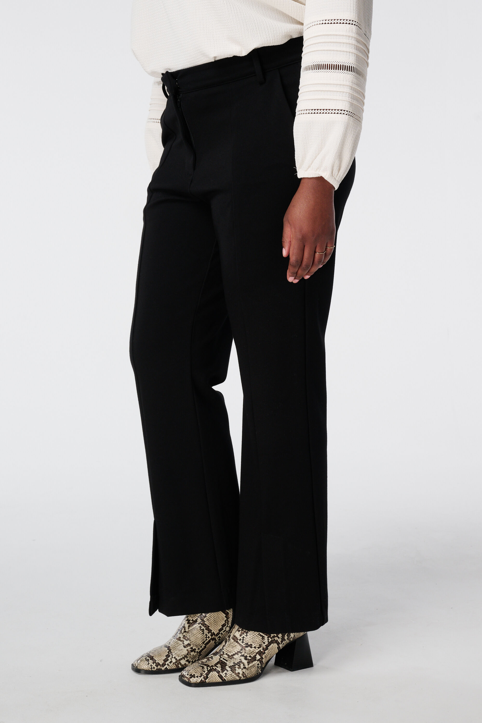 Pantalon avec fente image number 5