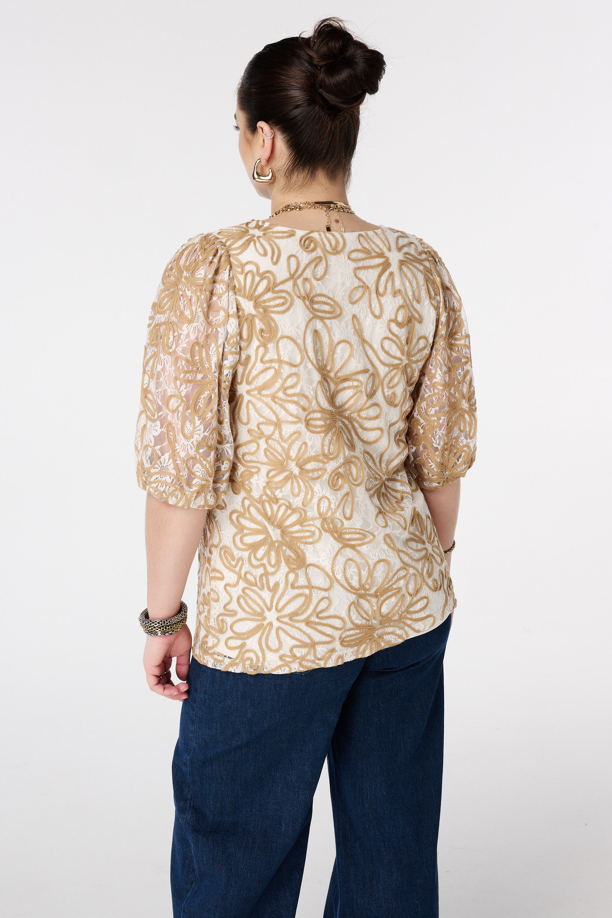 Top brod&eacute; avec manches en tulle image number 3