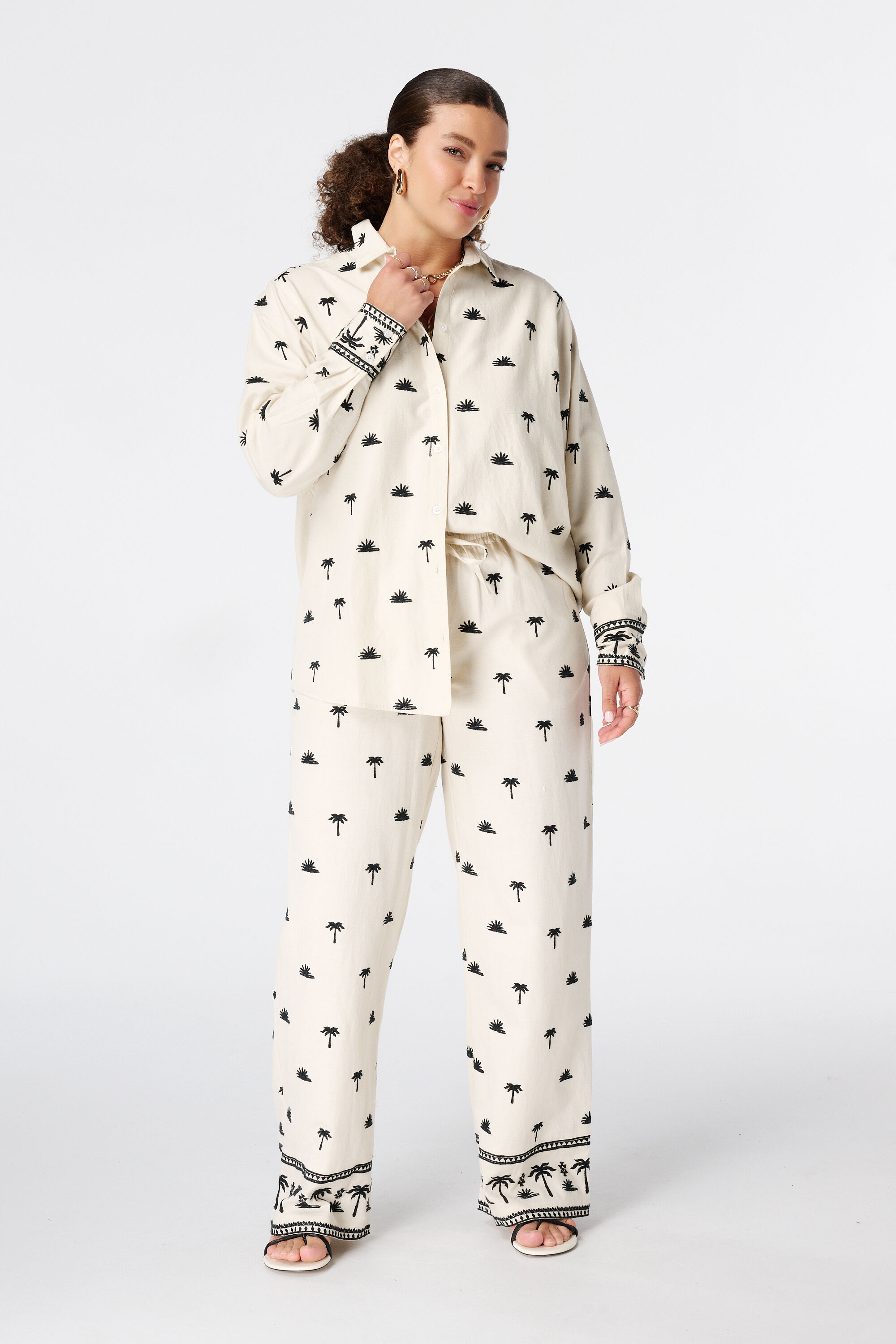 Pantalon avec d&eacute;tails brod&eacute;s image number 0