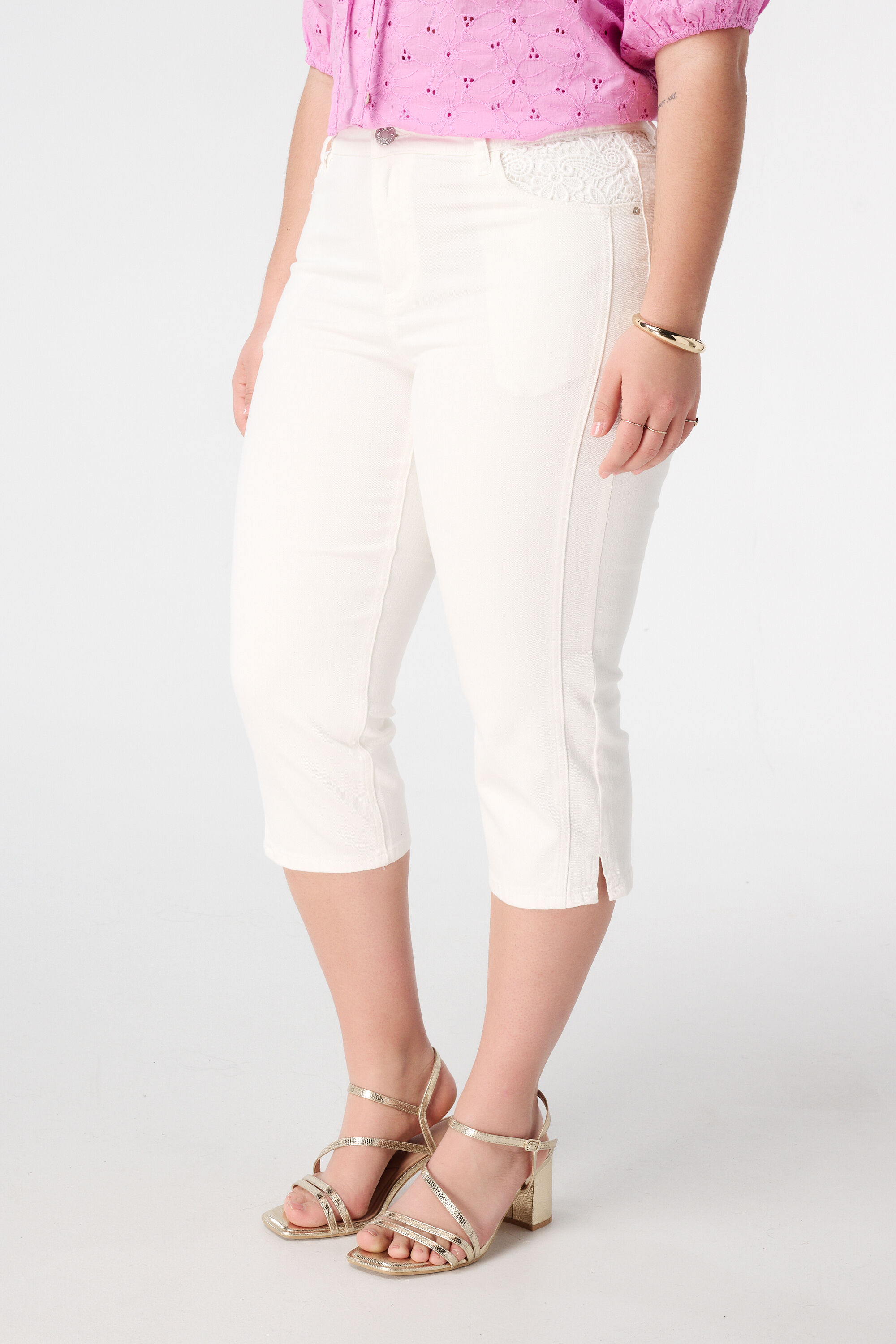 Pantacourt en denim avec d&eacute;tails en dentelle image number 5