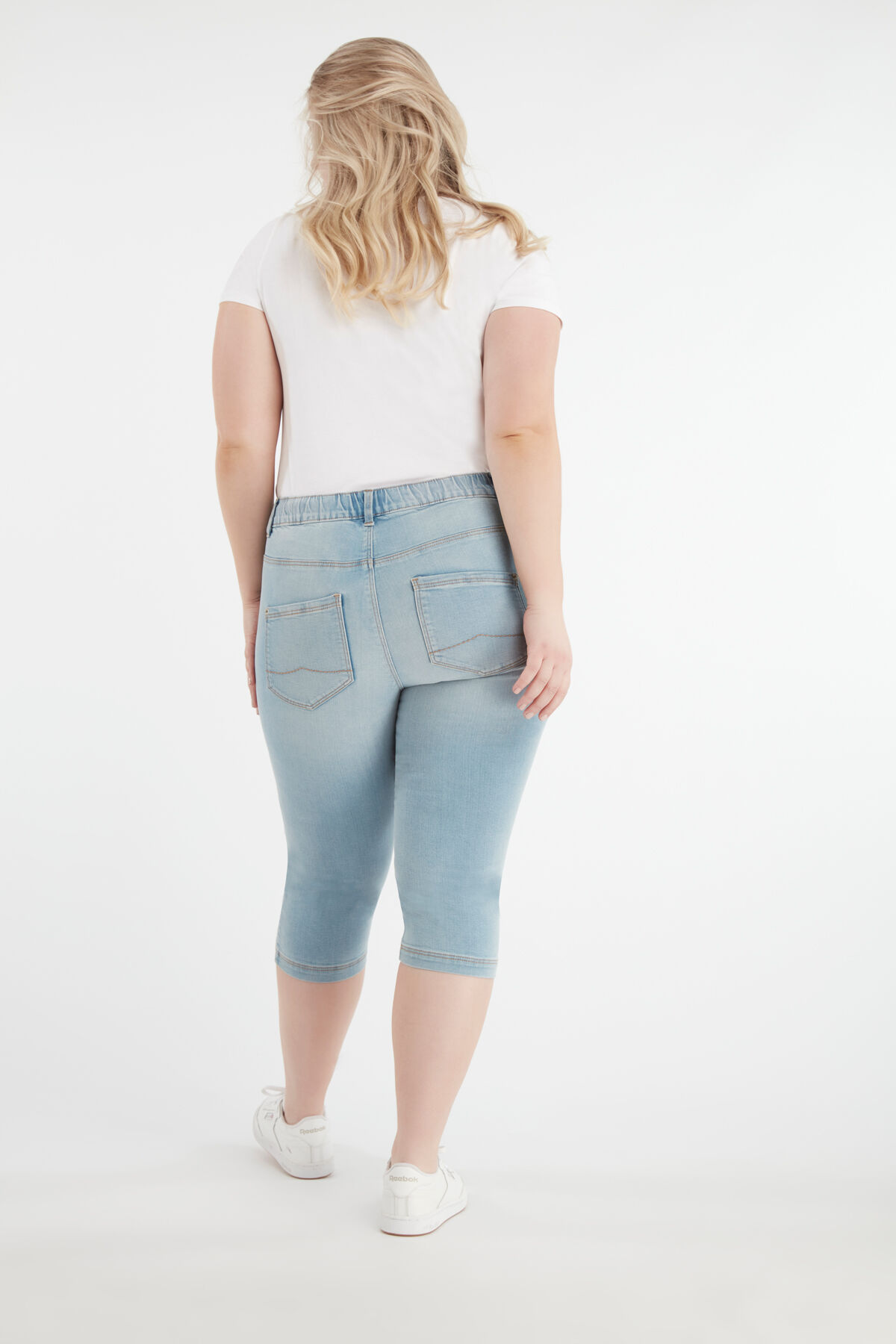 Tregging court POPPY image number 5