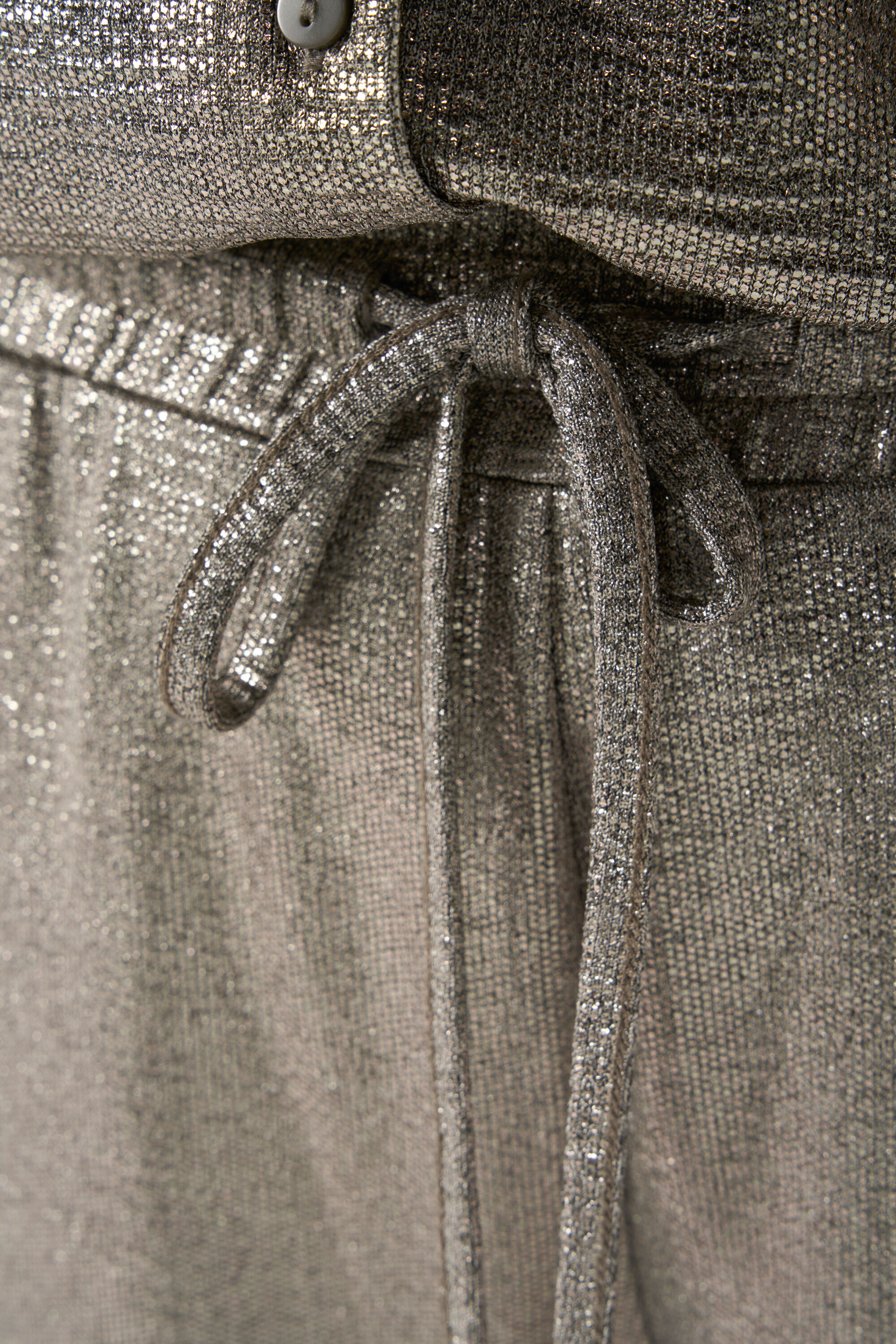 Pantalon large en tissu brillant image number 4