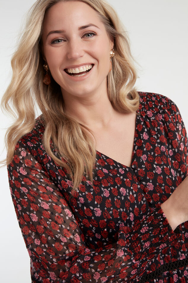 Robe à fleurs avec des décors froncés   image number 4