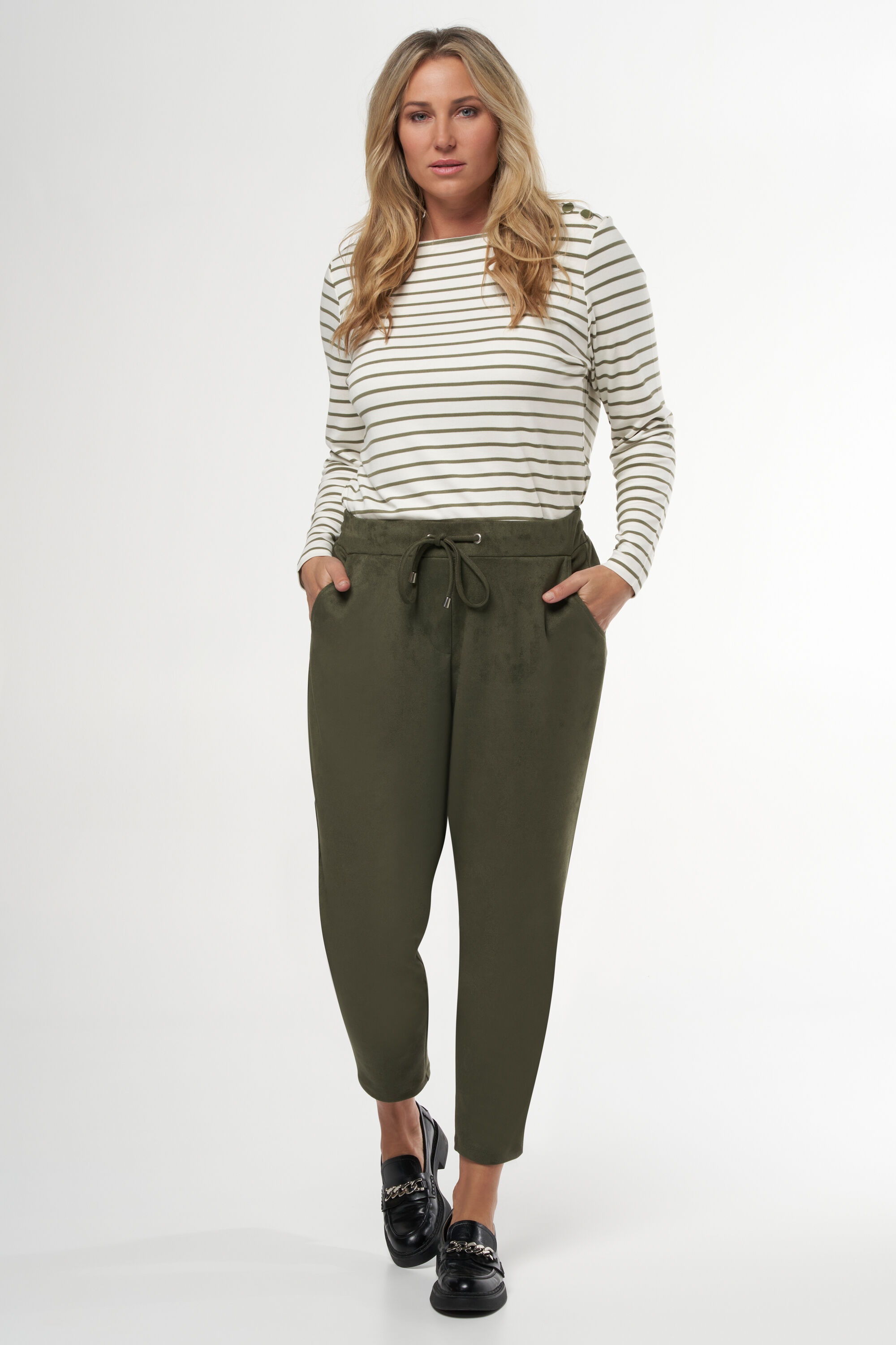 Pantalon en daim image number 6