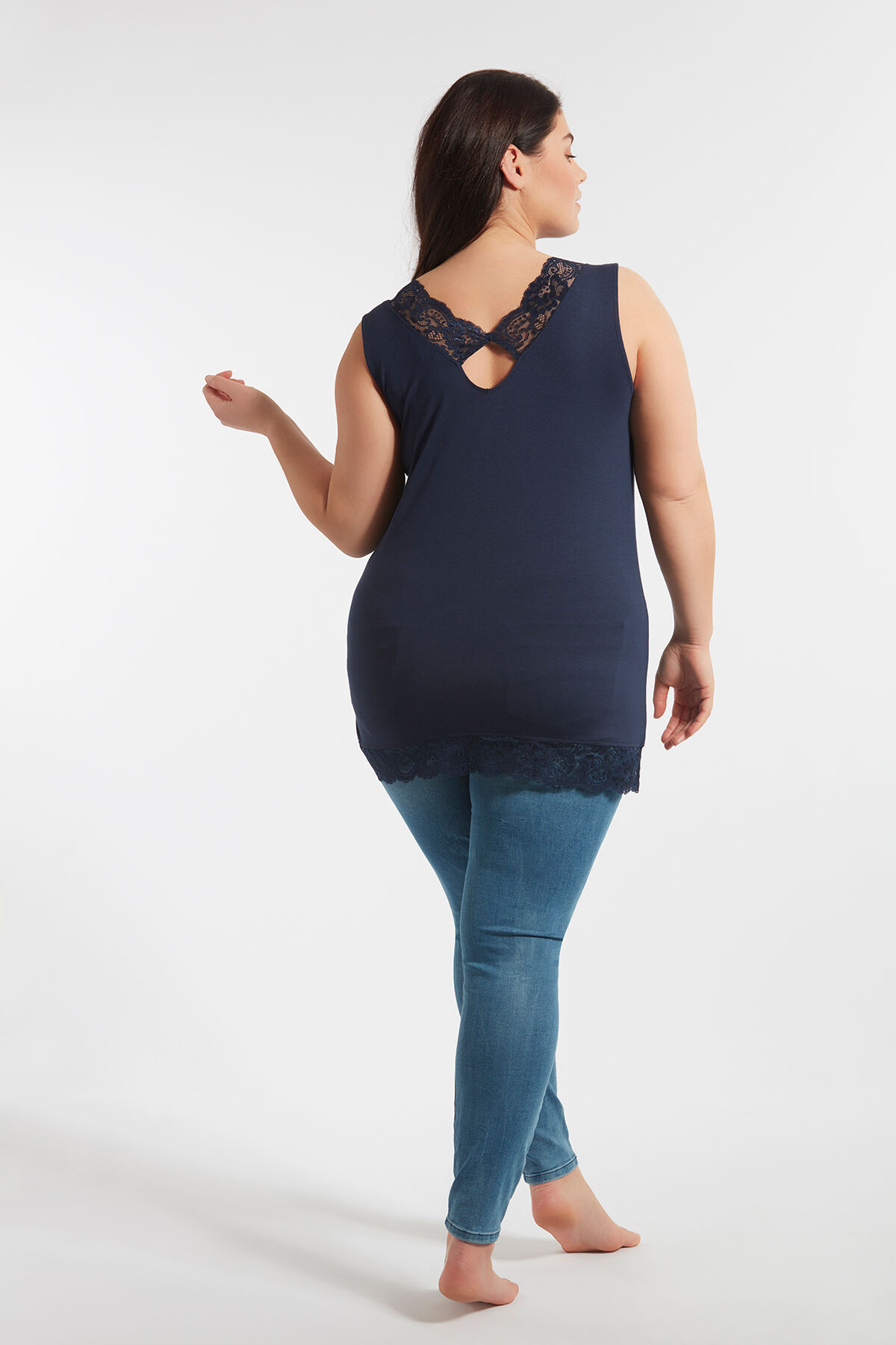 Top sans manches en dentelle image number 5