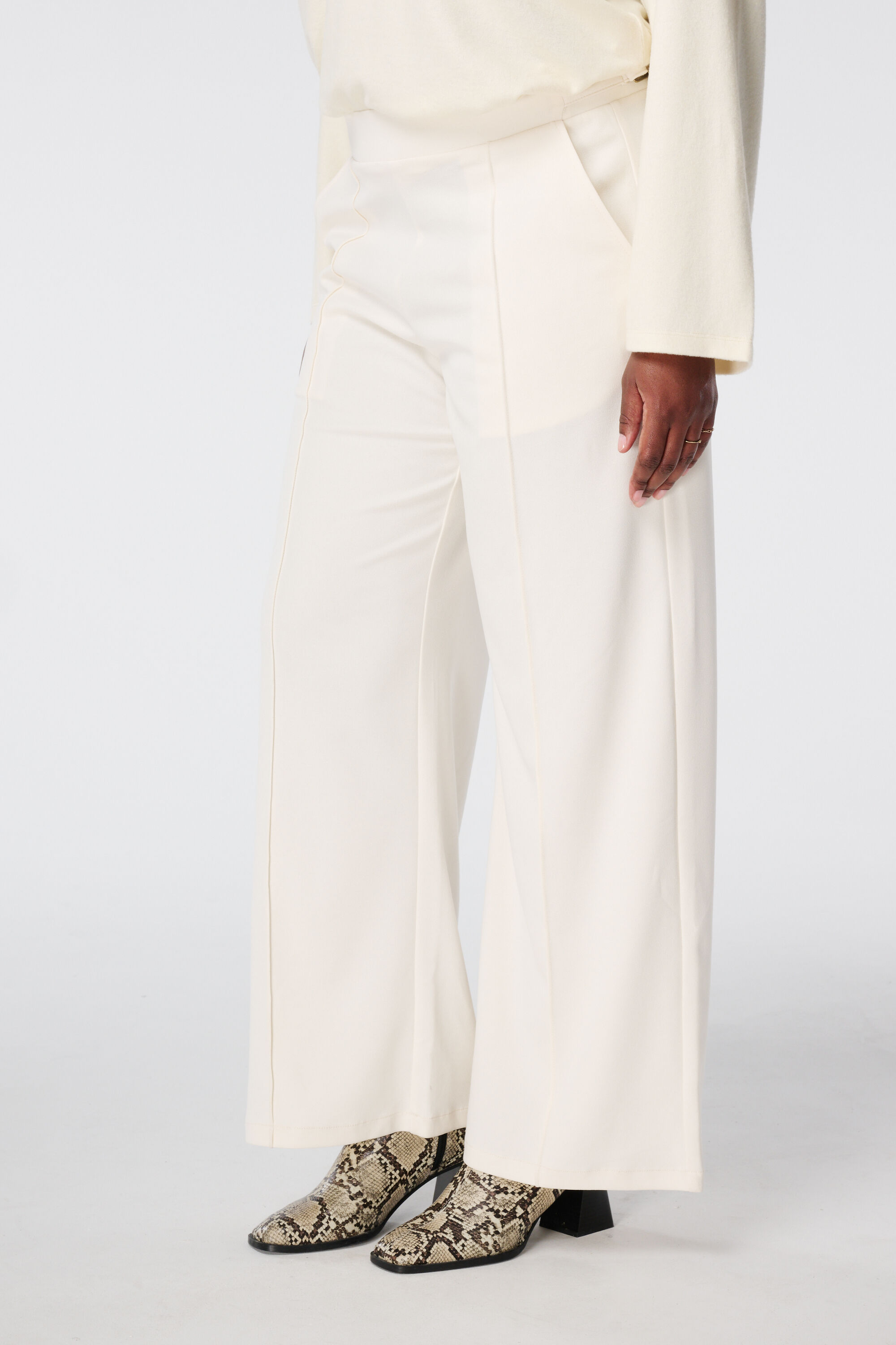 Pantalon droit extensible image number 5