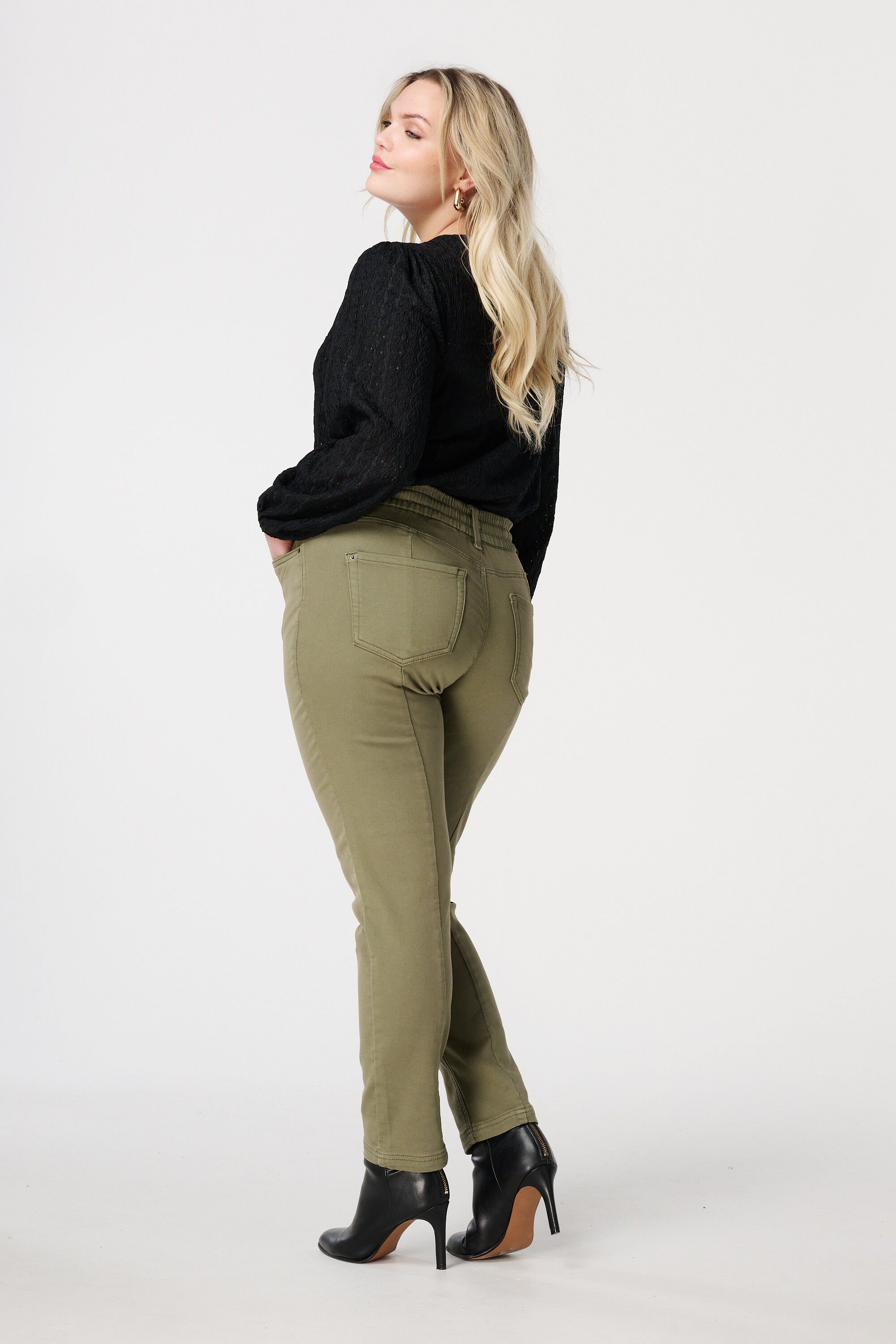 Pantalon jogger en denim image number 3