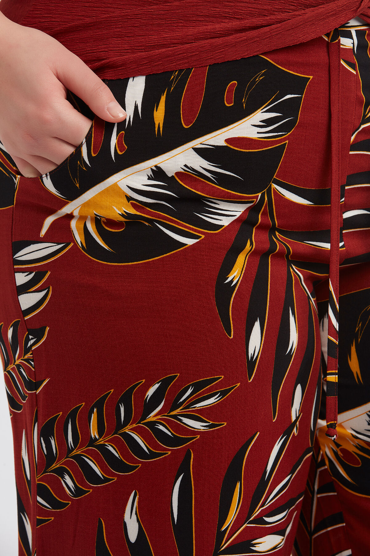 Pantalon large avec imprim&eacute; int&eacute;gral  image number 5