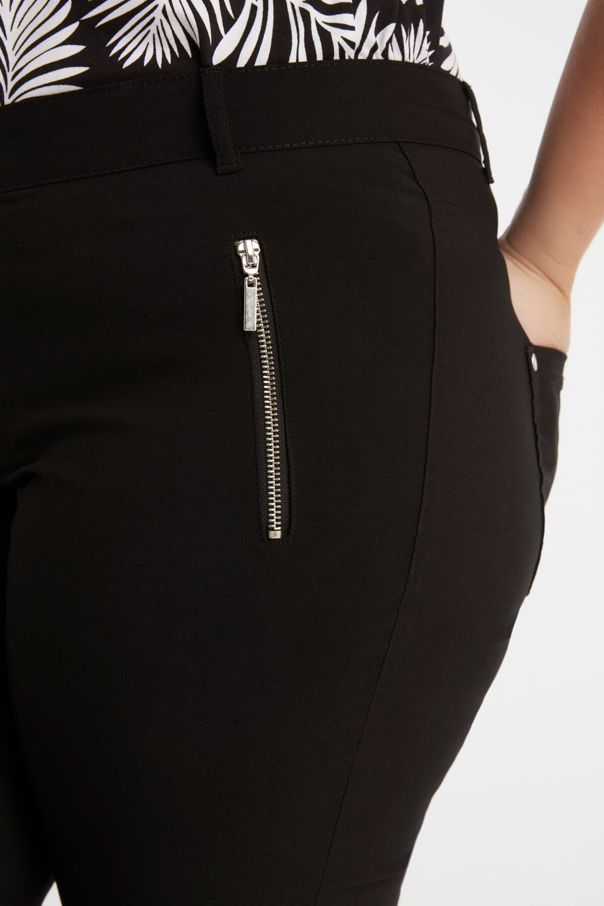 Pantalon corsaire avec fermetures &Eacute;clair image number 5