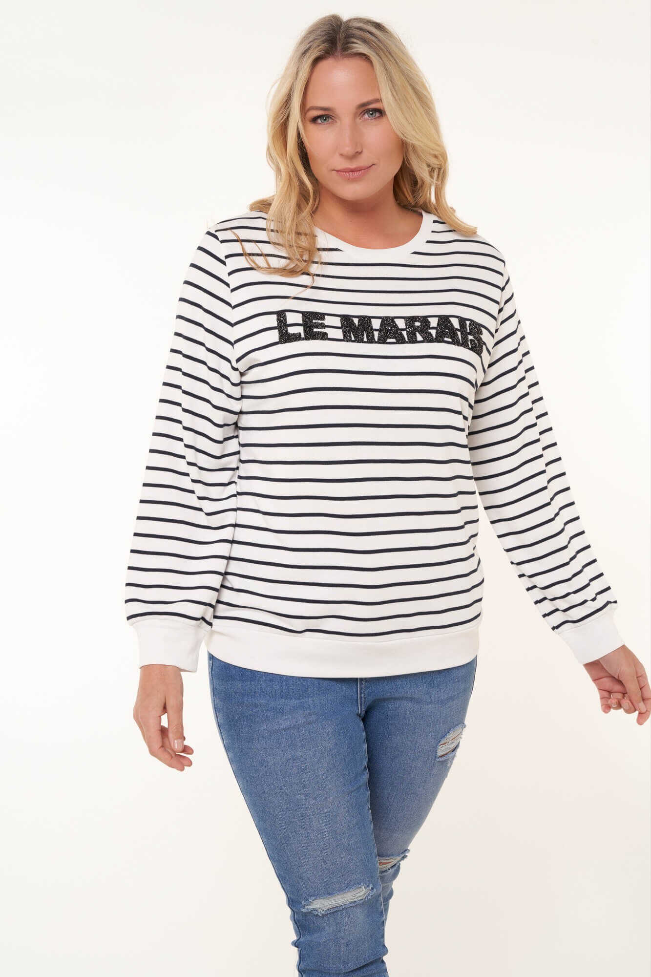 Pull ray&eacute; avec des illustrations image number 6