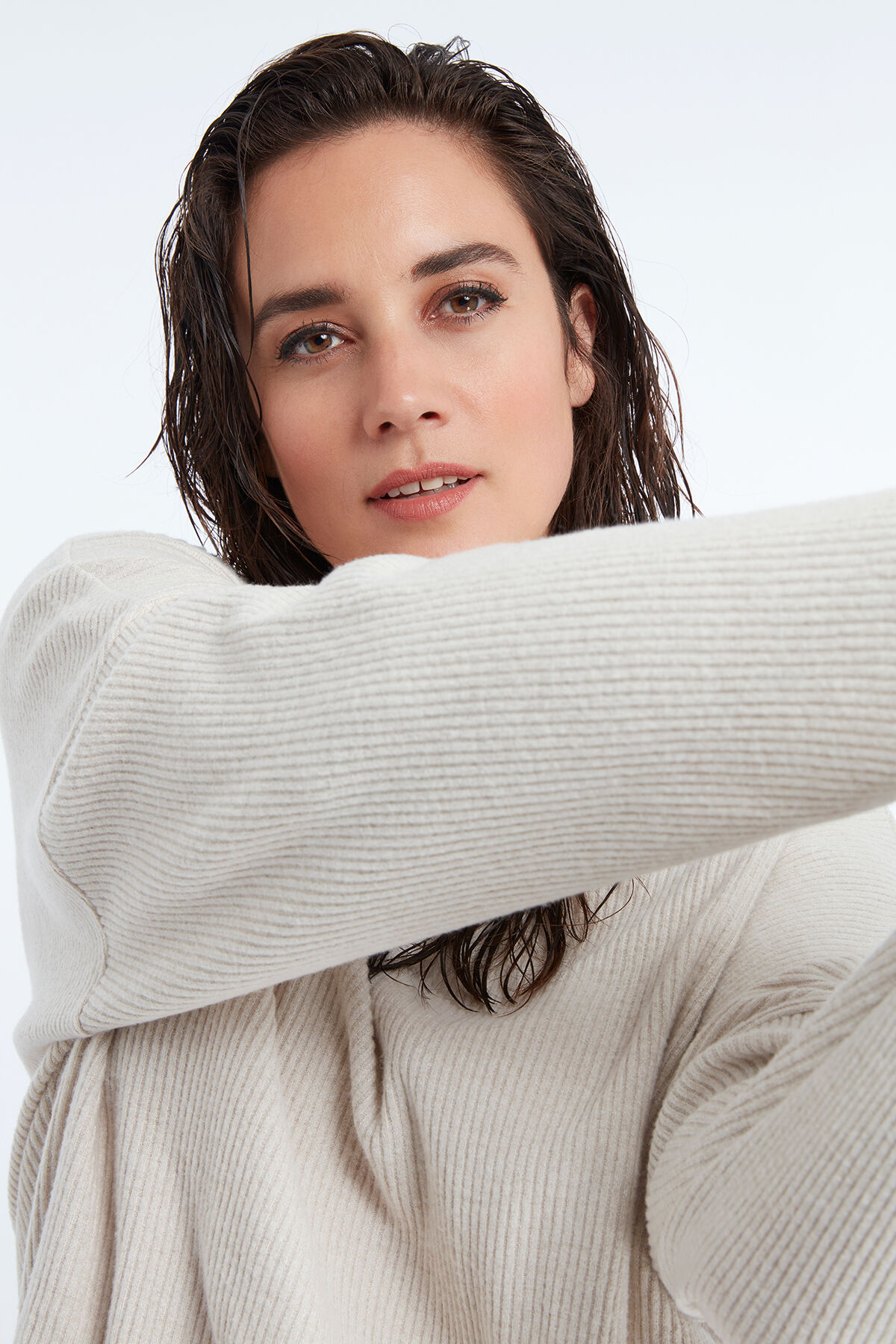 Pull-over &agrave; col roul&eacute; image number 4