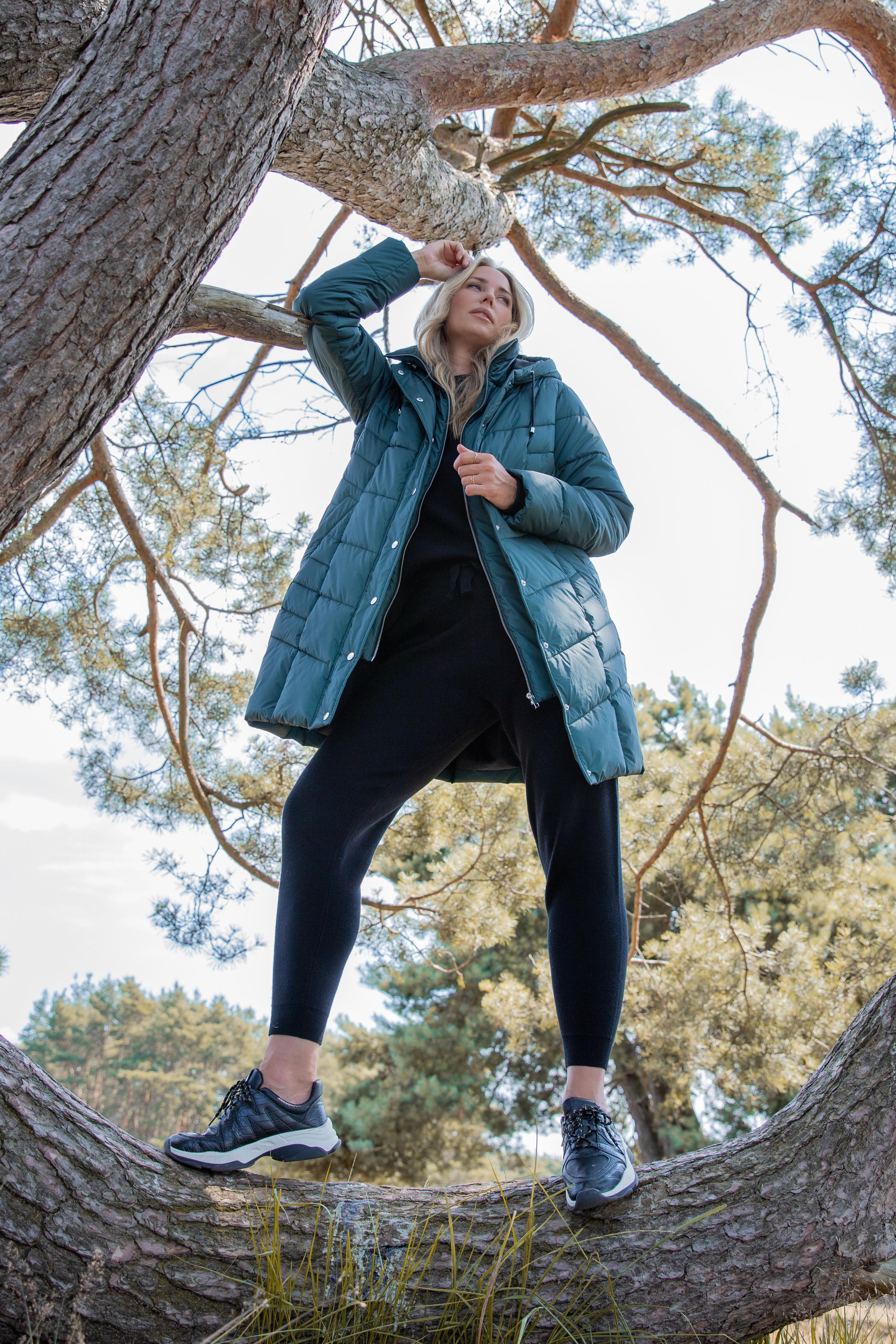 Veste rembourr&eacute;e &agrave; capuche 