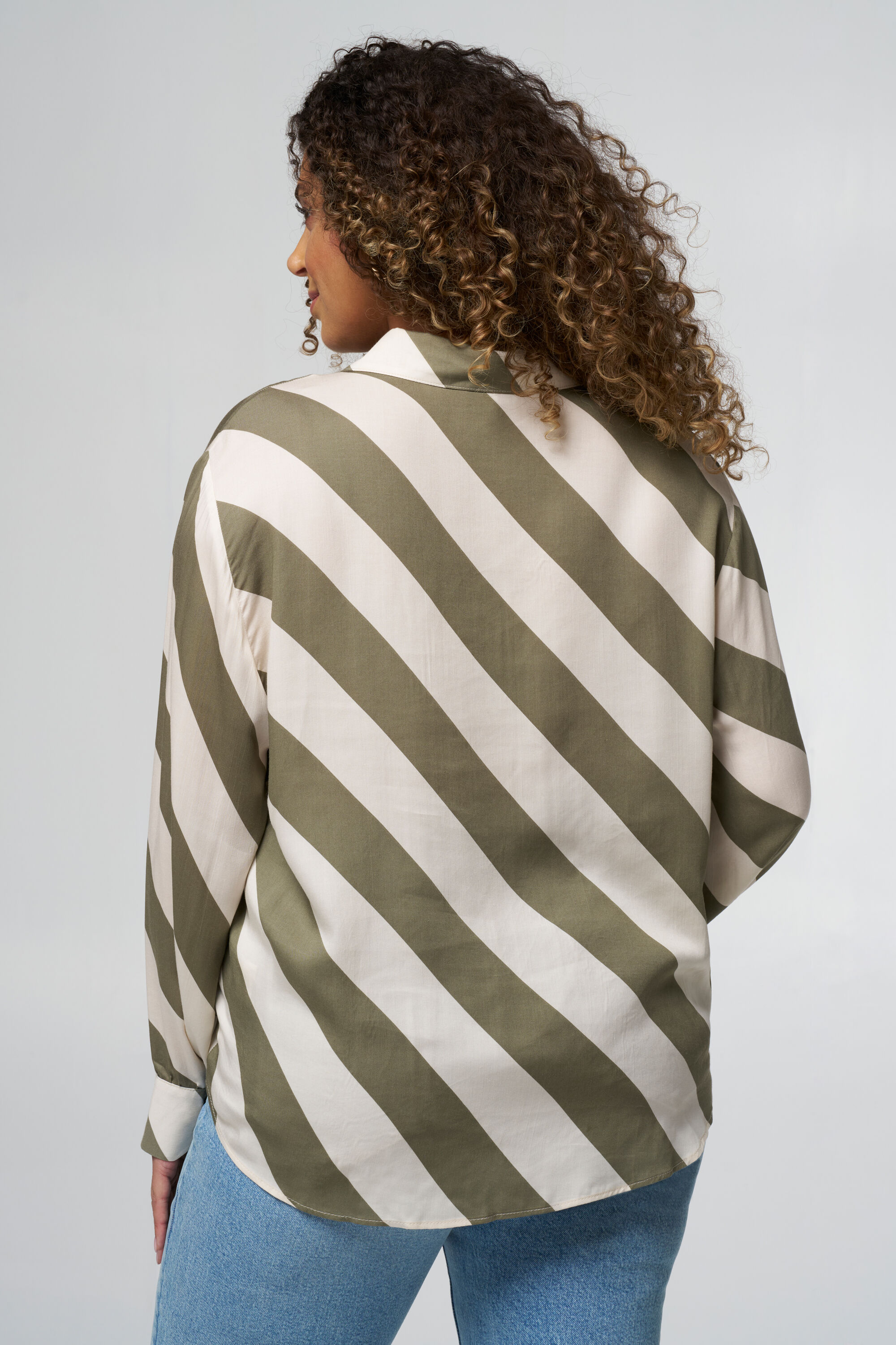 Chemisier avec col en V image number 3