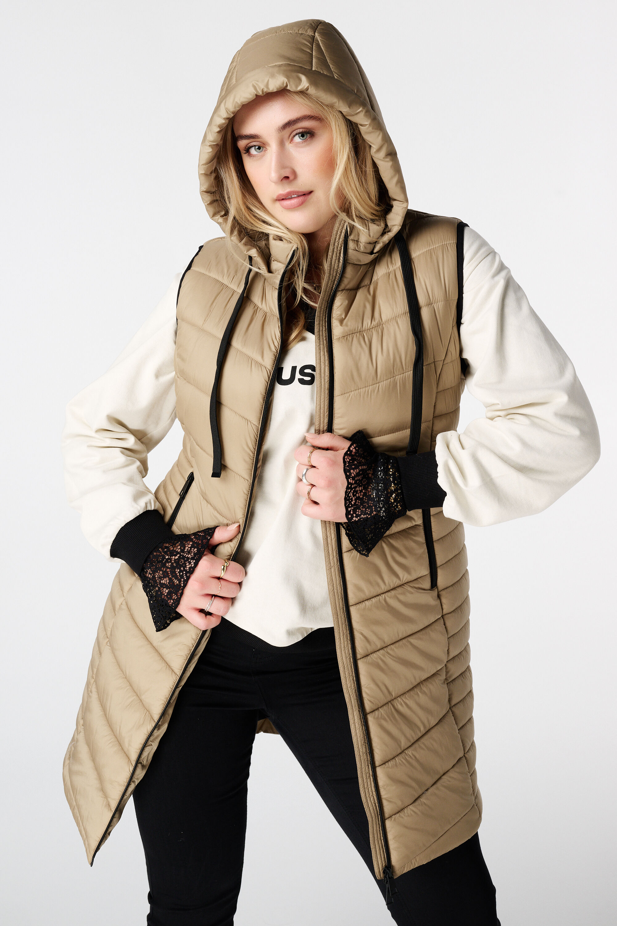 Long gilet sans manches avec capuche