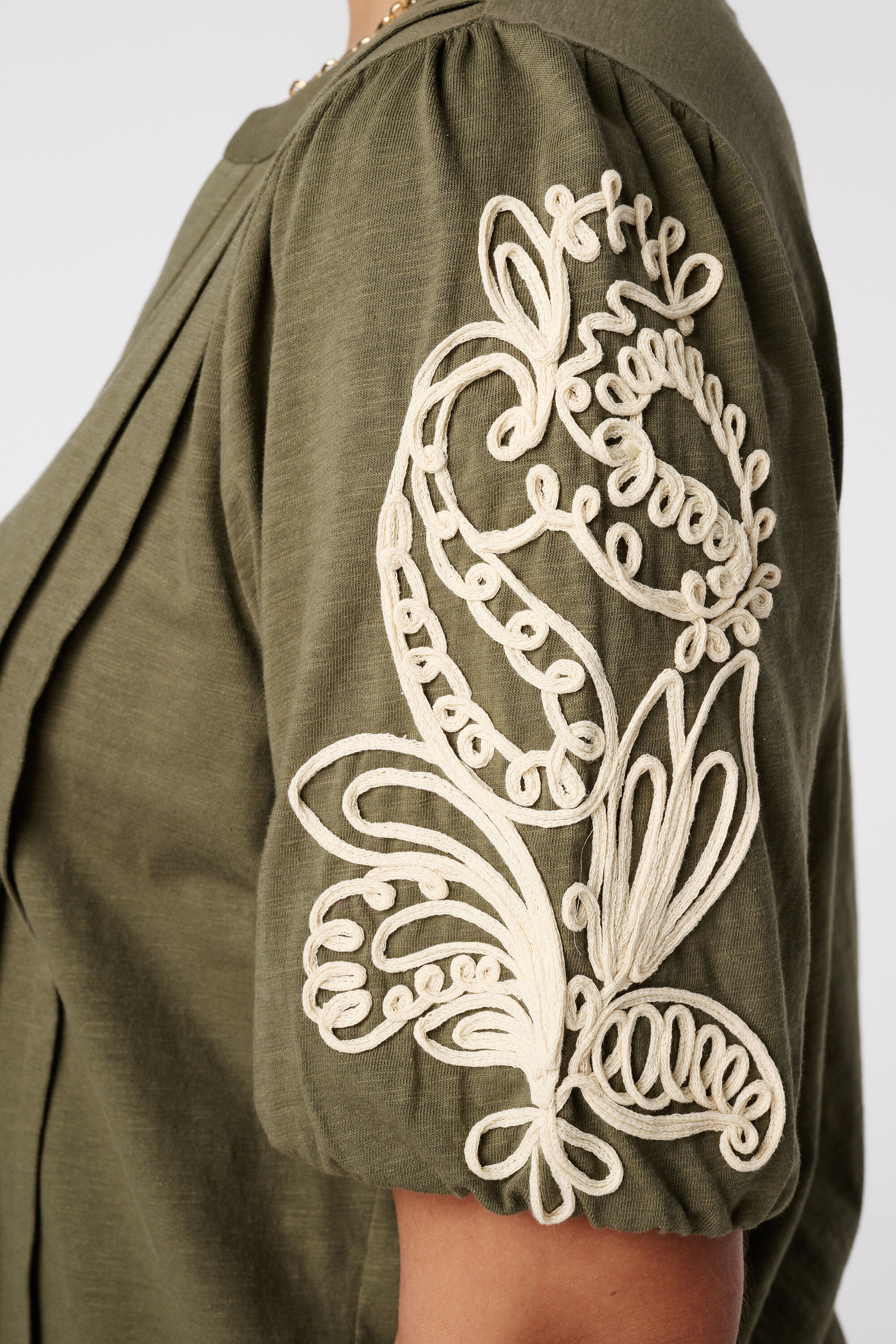 Haut avec manches brod&eacute;es image number 6