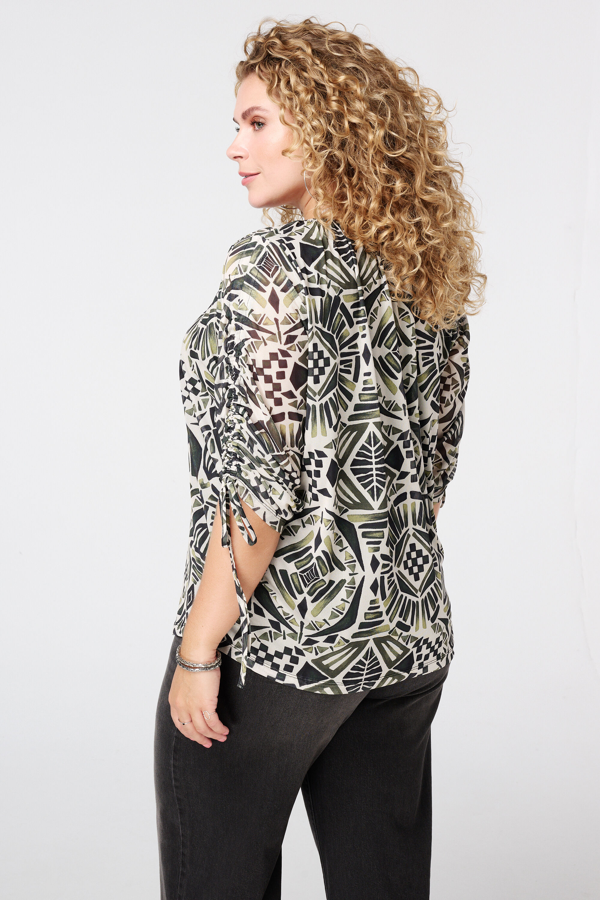 Blouse imprim&eacute;e &agrave; manches coulissantes image number 3