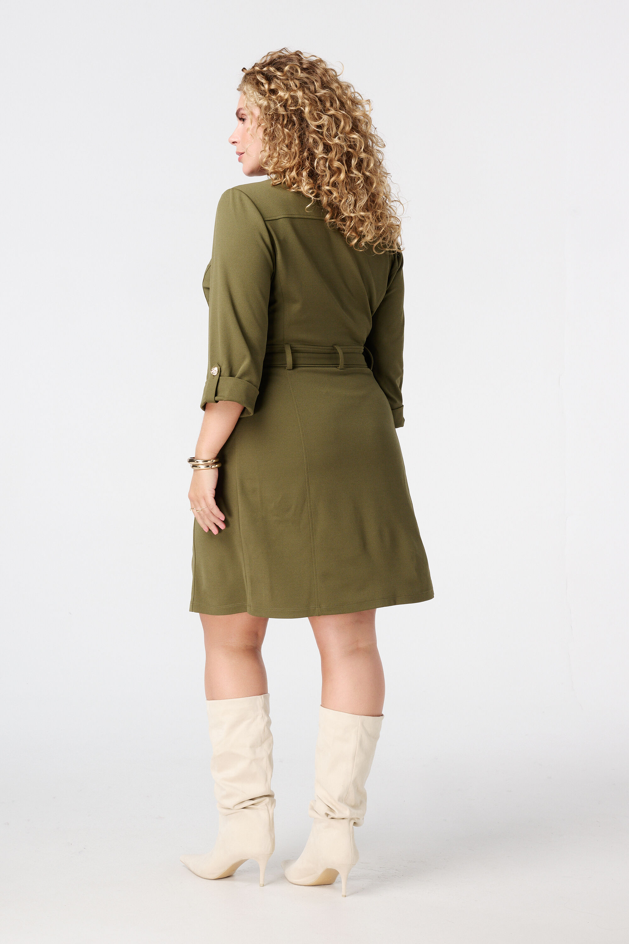 Robe avec boutons d&eacute;coratifs image number 3