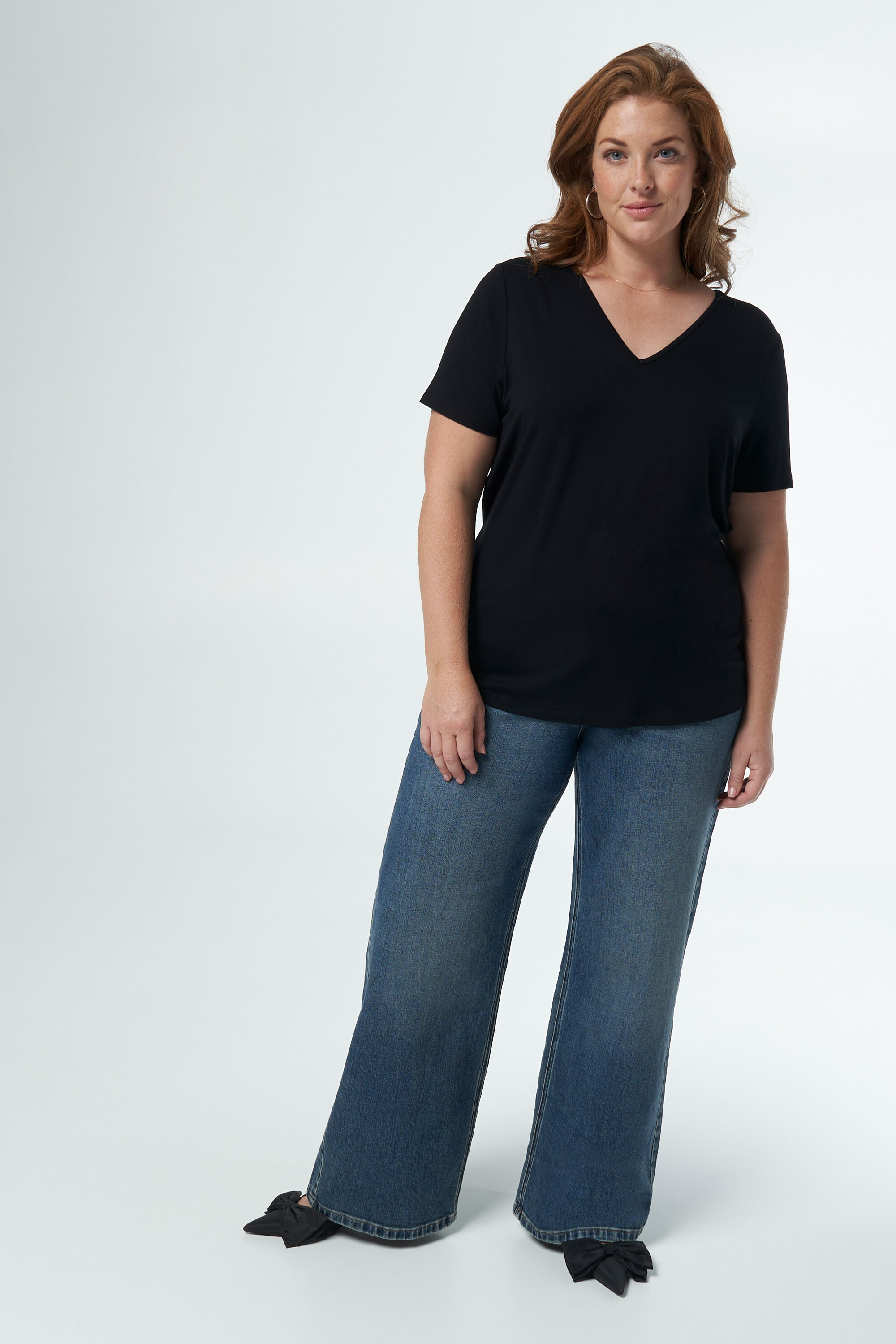 T-shirt &agrave; col en V image number 5