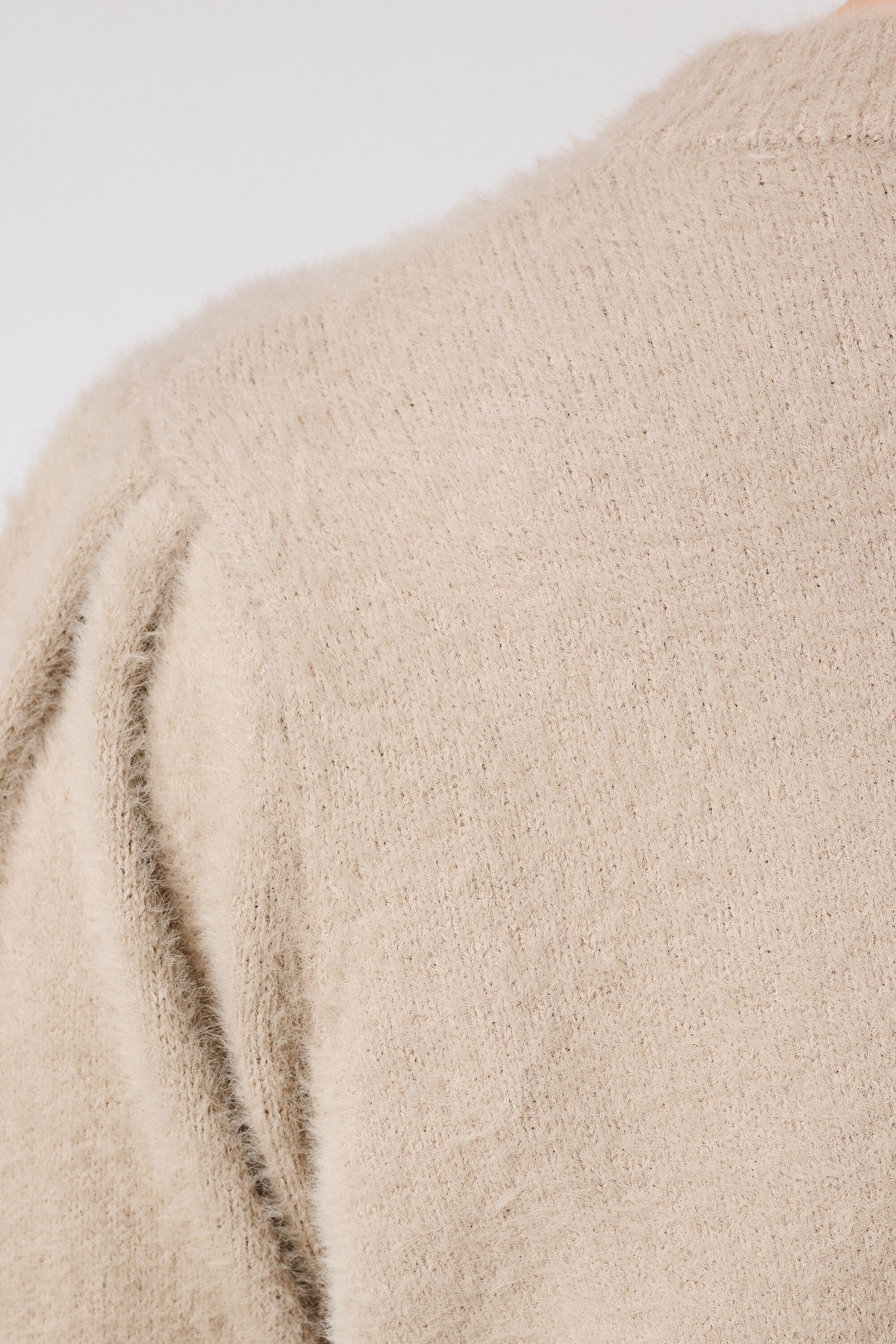 Pull tricot&eacute; en fil doux image number 6