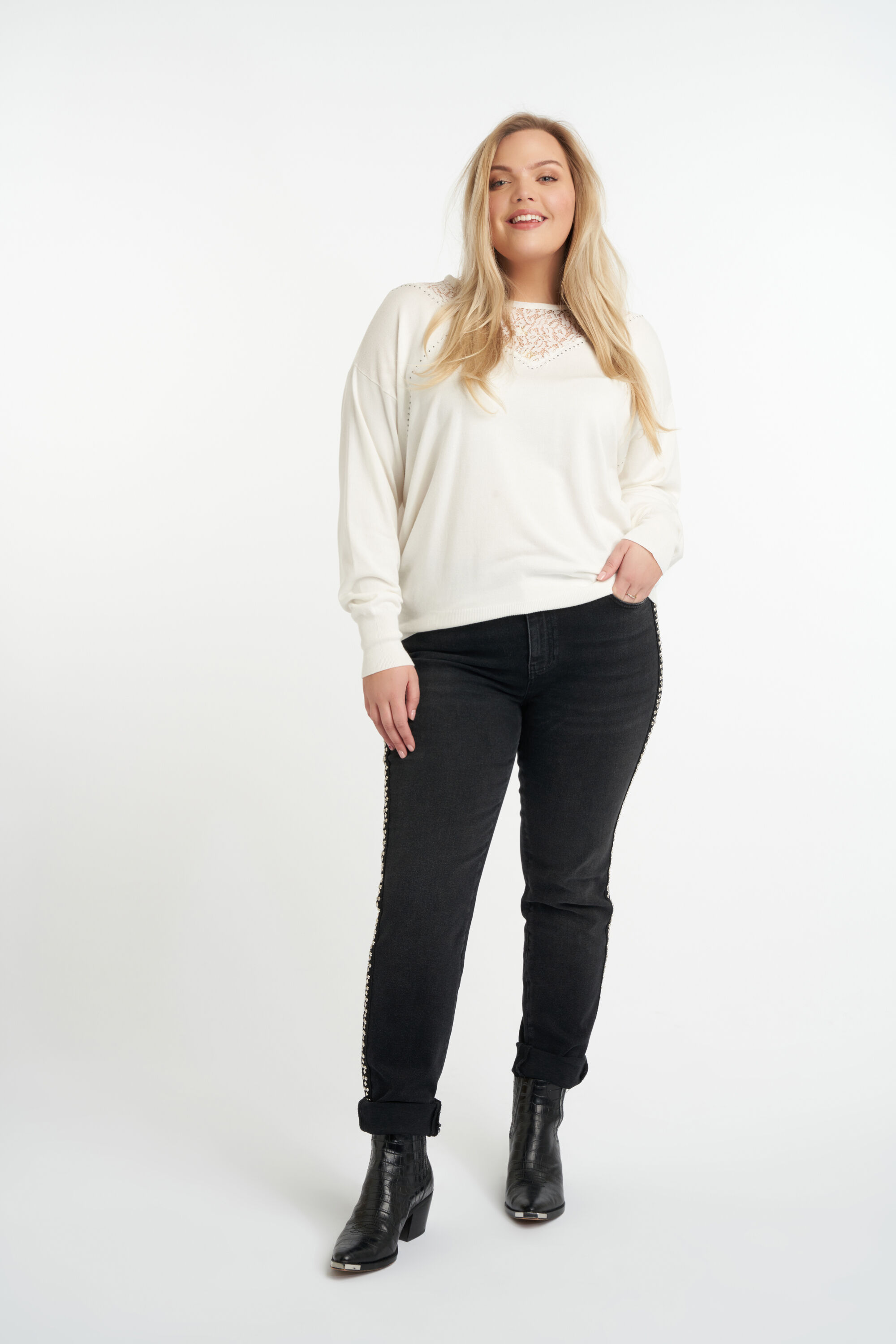 Haut en crochet avec motif ajour&eacute; et taille &agrave; cordon image number 5