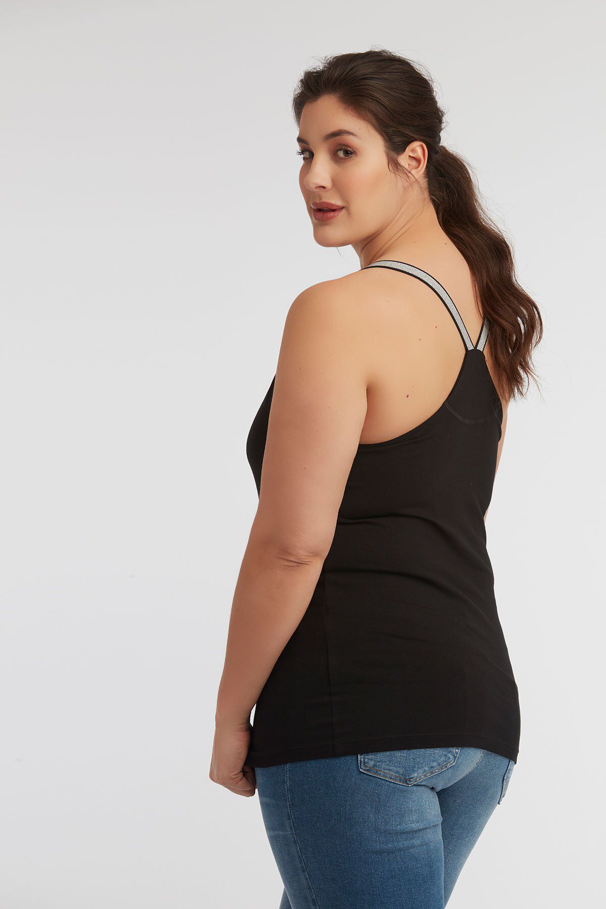 Haut sans manches avec bretelles crois&eacute;es image number 0