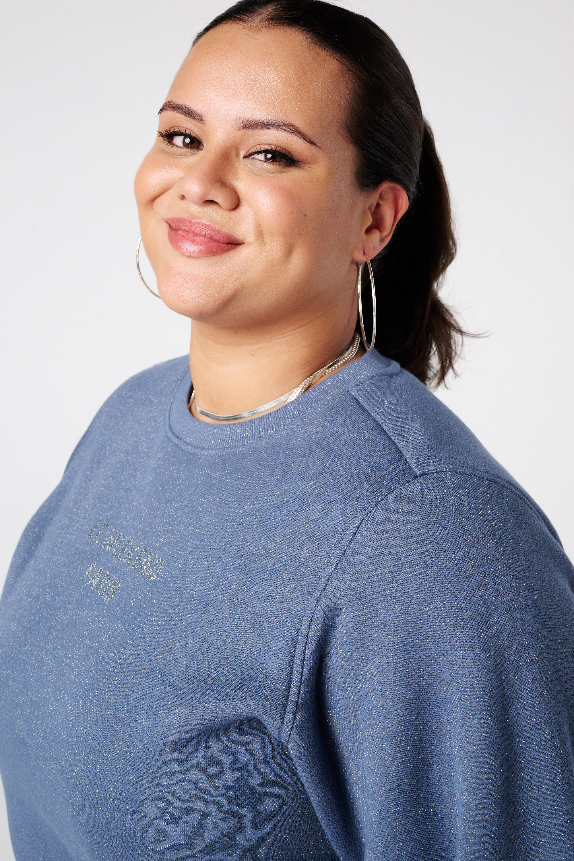 Sweat-shirt avec texte en lurex et paillettes image number 4