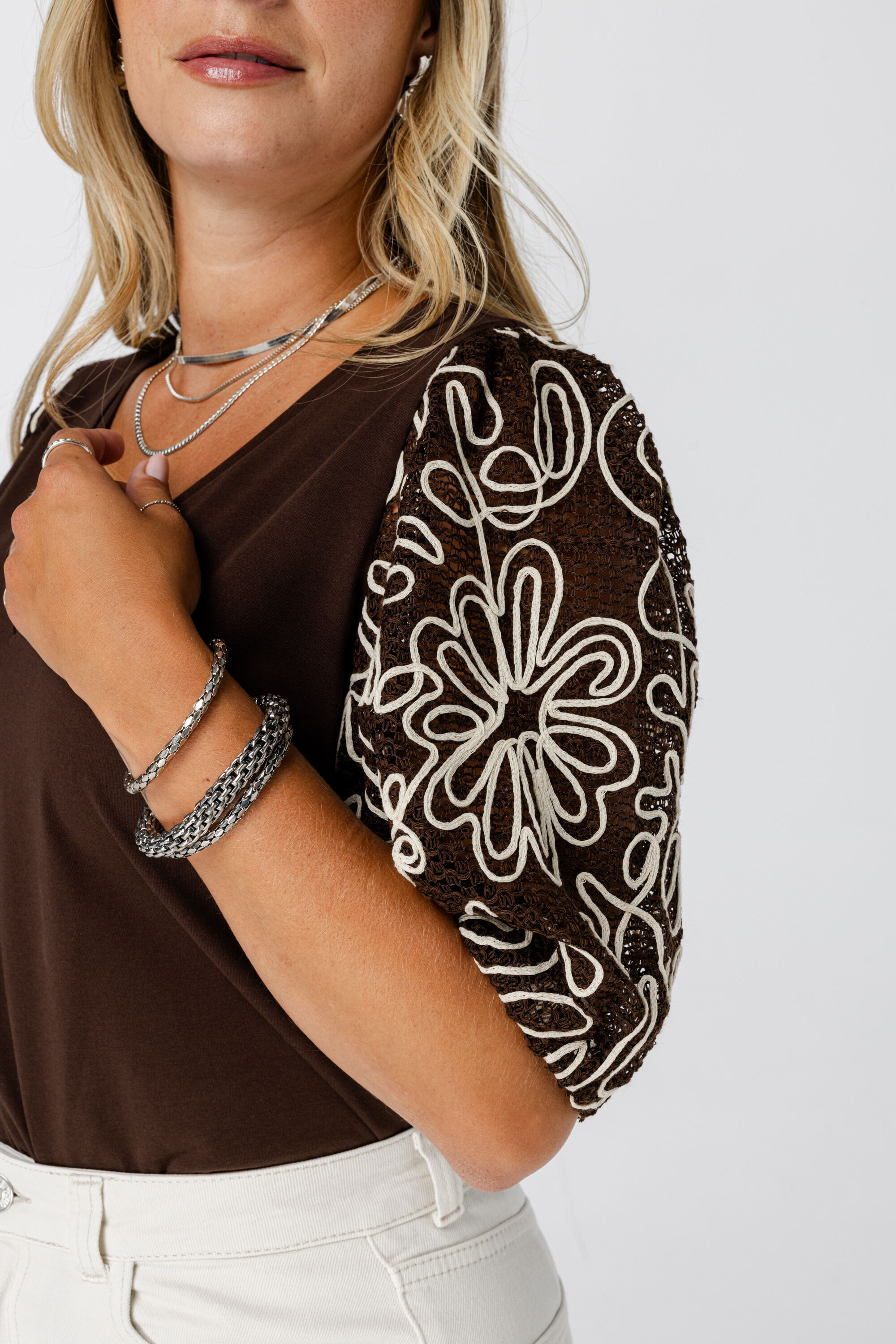 Haut avec manches brod&eacute;es image number 4