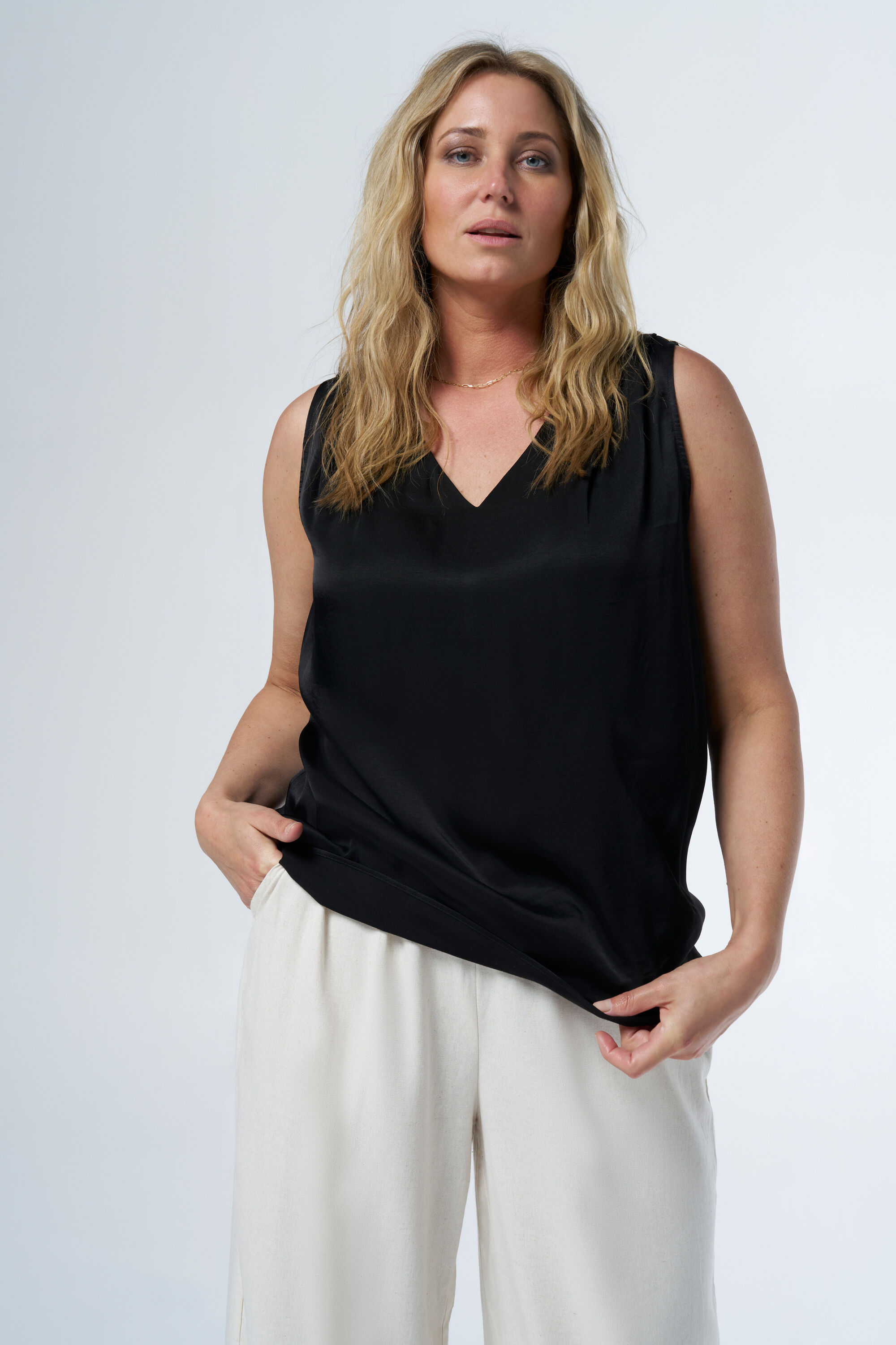 Haut sans manches avec satin image number 4