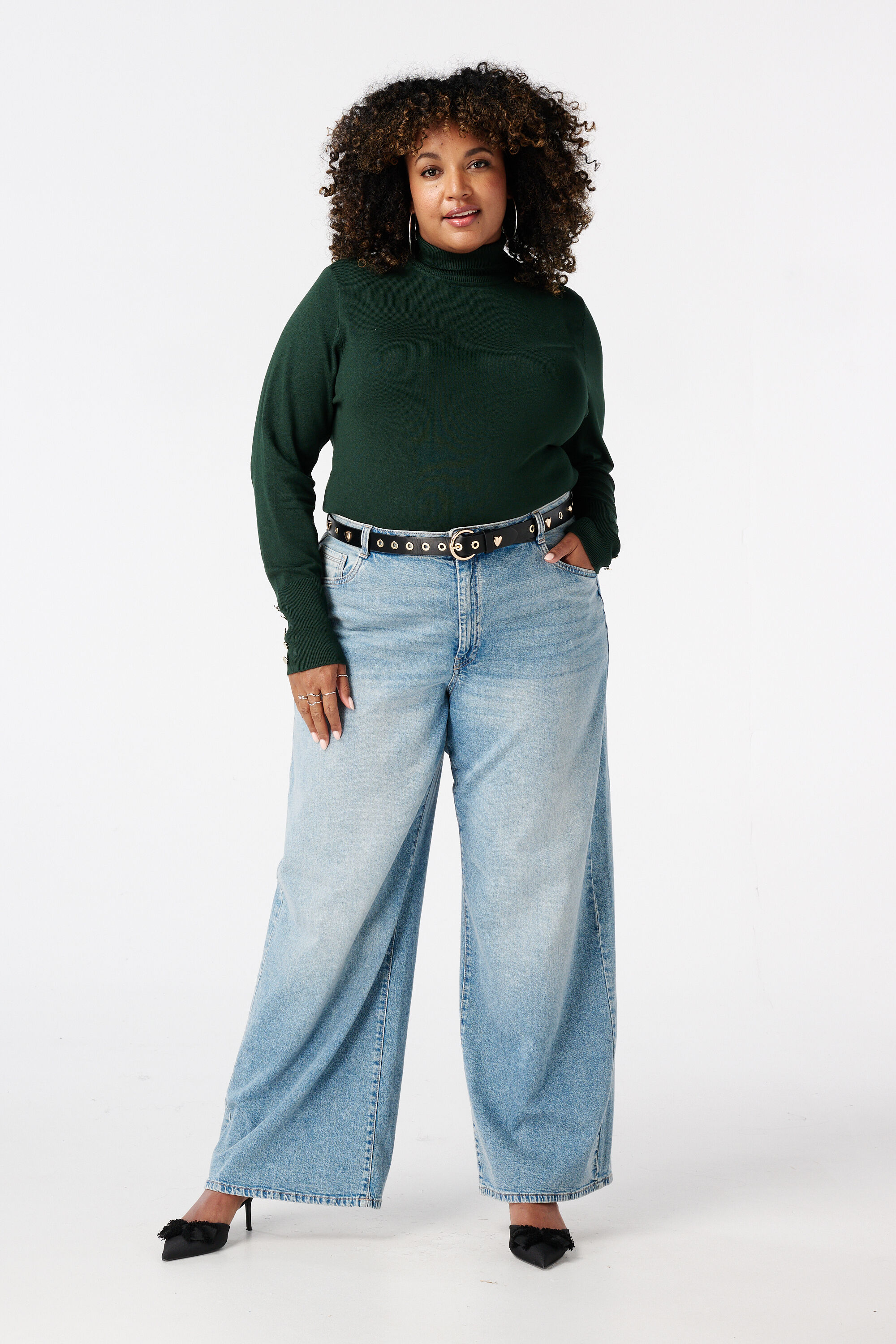 Pull &agrave; col roul&eacute; et boutons d&eacute;coratifs image number 5