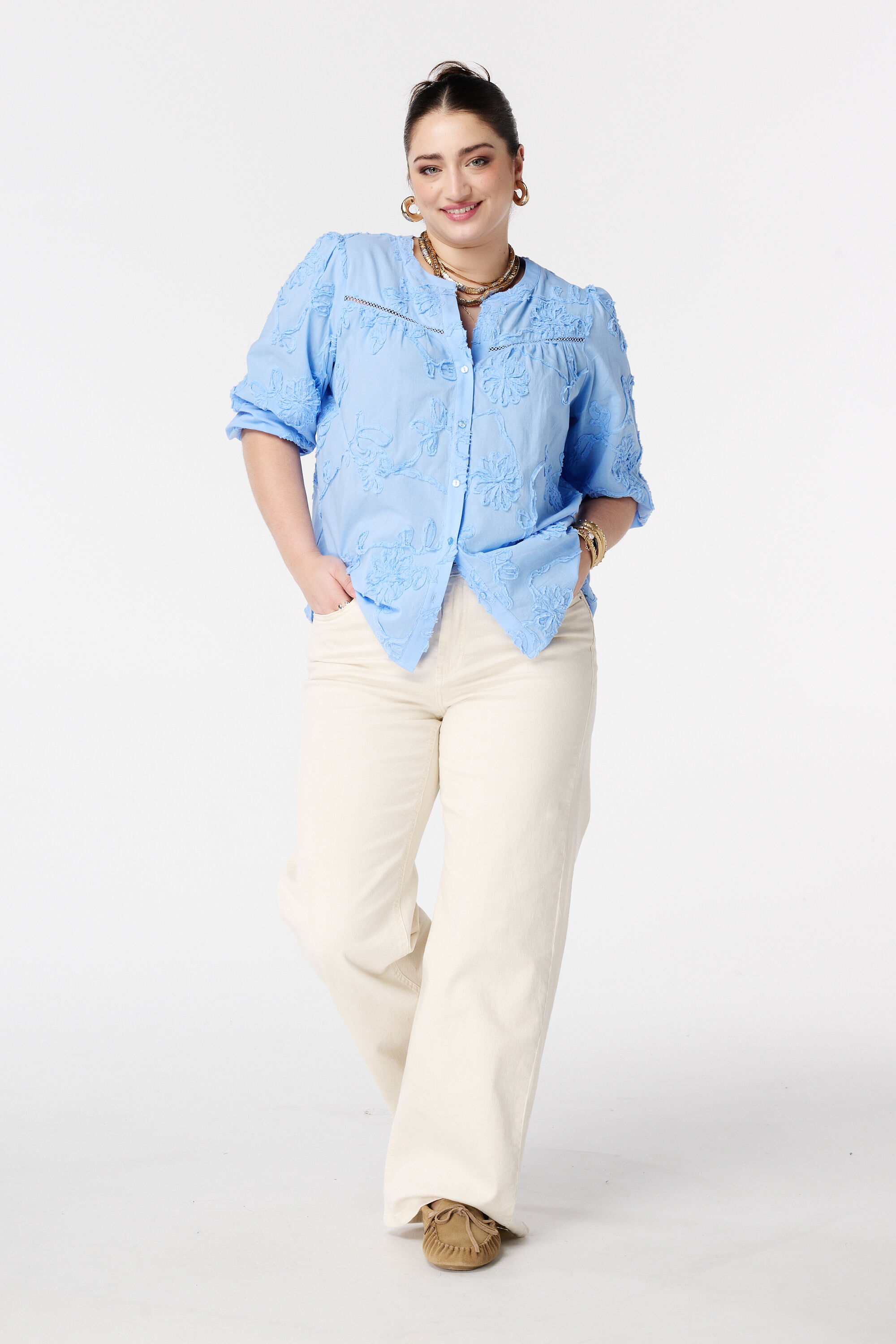 Blouse avec fleurs brod&eacute;es image number 5