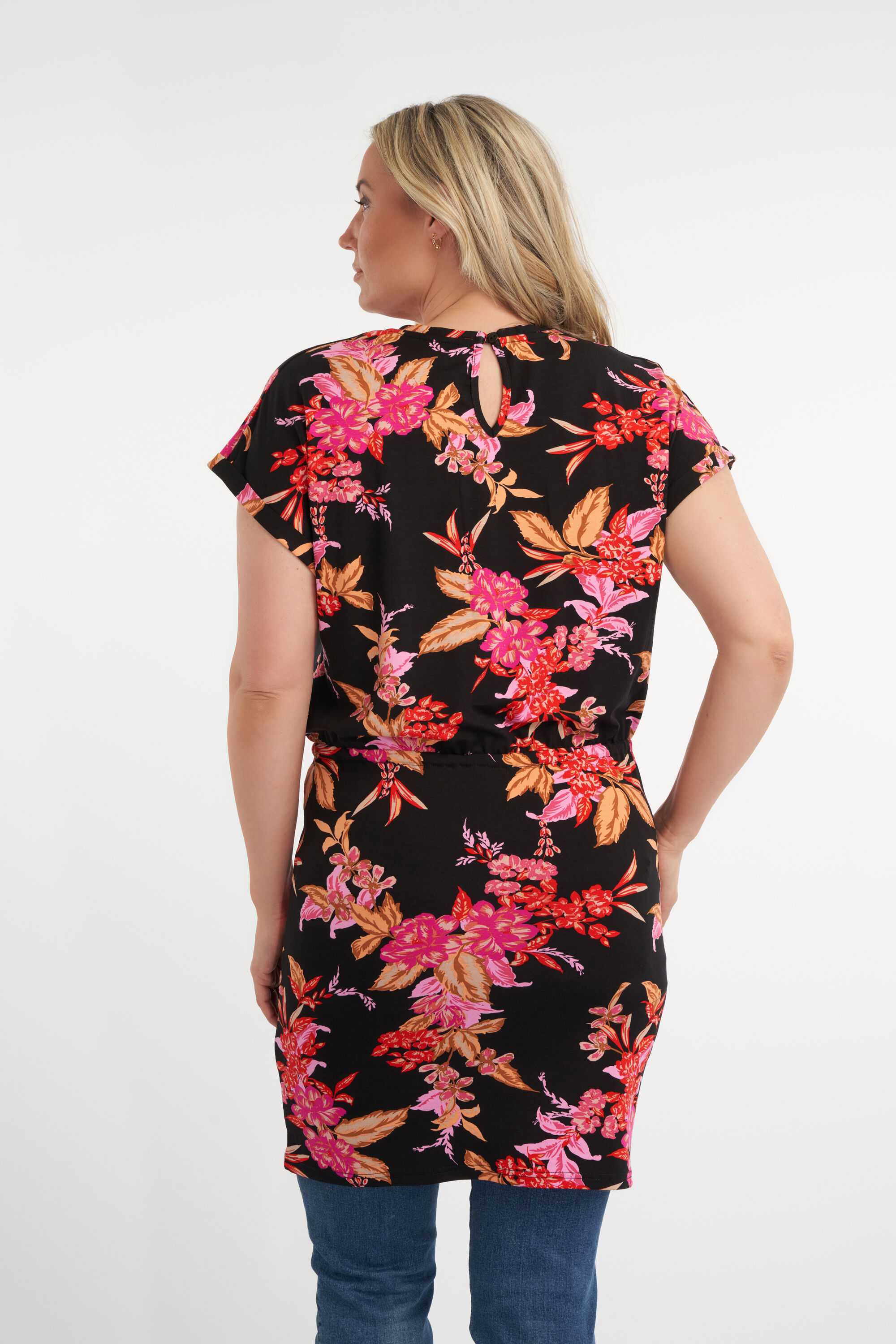 Tunique d&eacute;cor&eacute;e en dentelle image number 3