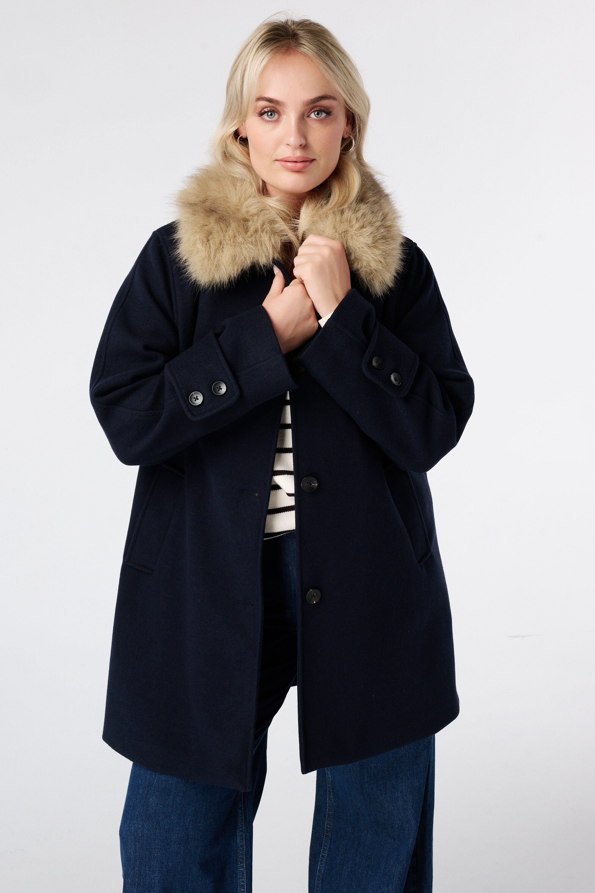 Manteau avec col en fausse fourrure