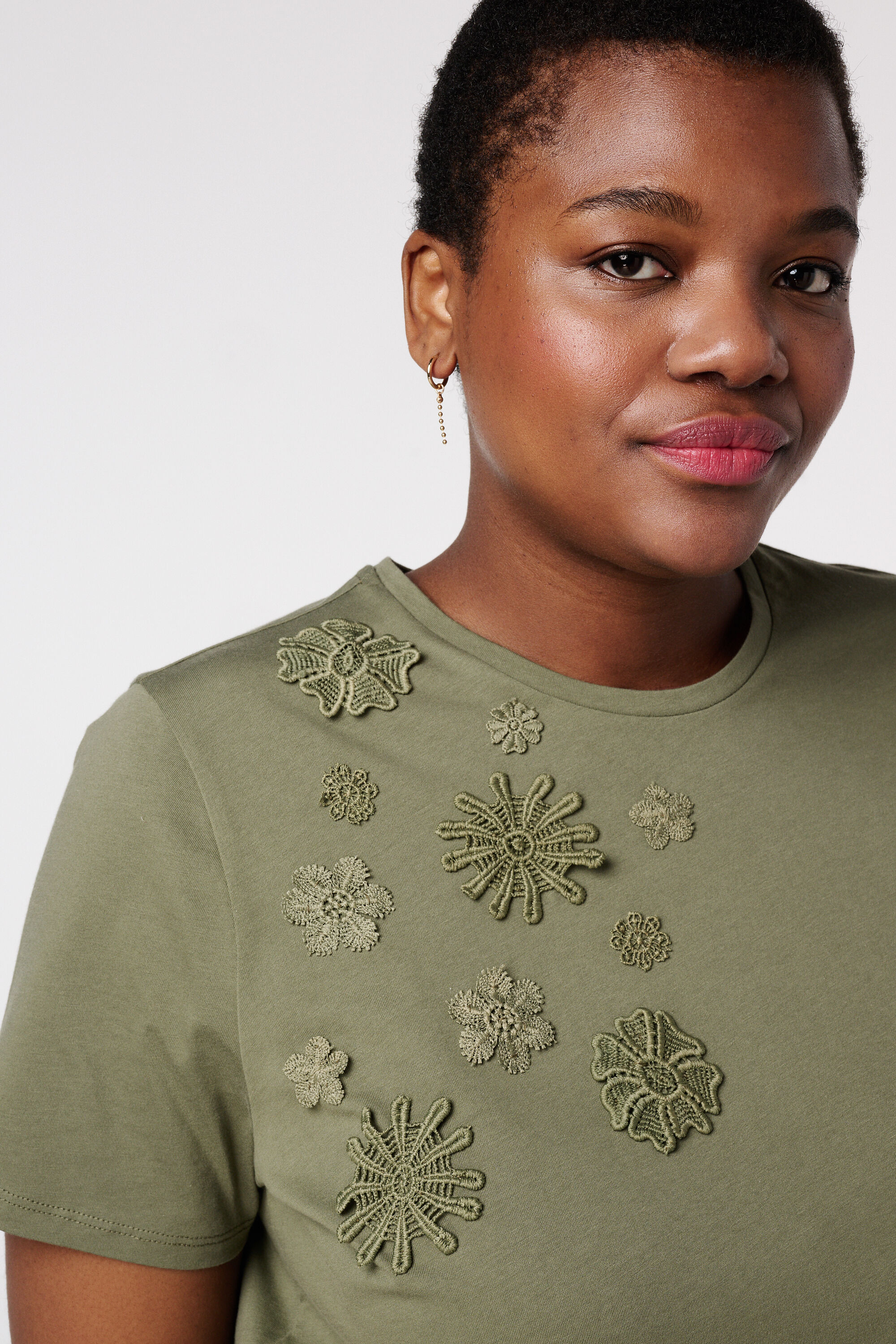 T-shirt avec fleurs image number 4