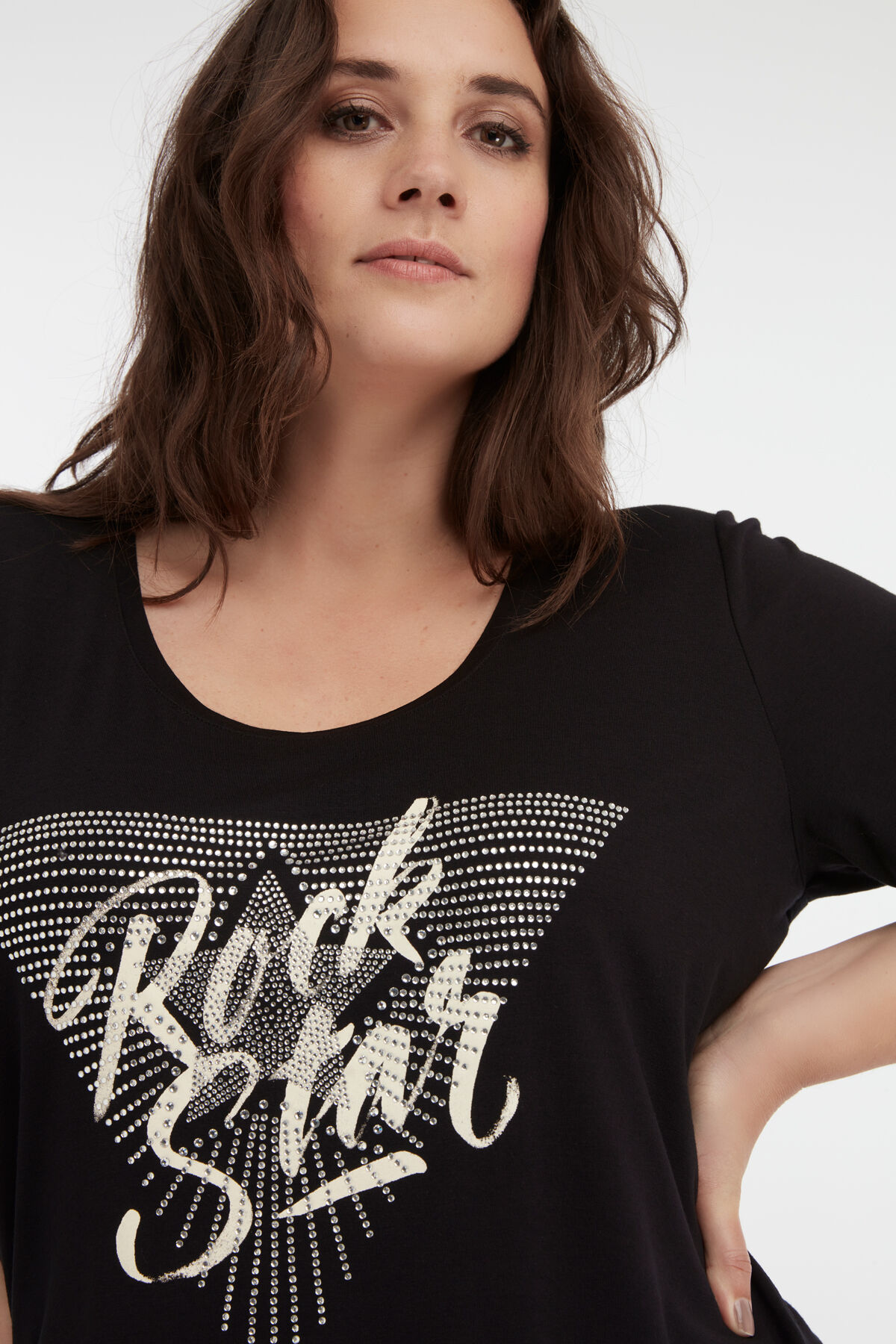 T-shirt &agrave; imprim&eacute; textuel et des strass image number 4