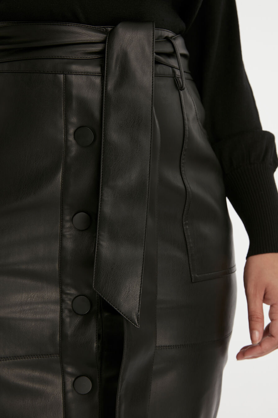 Jupe en PU avec boutons  image number 4