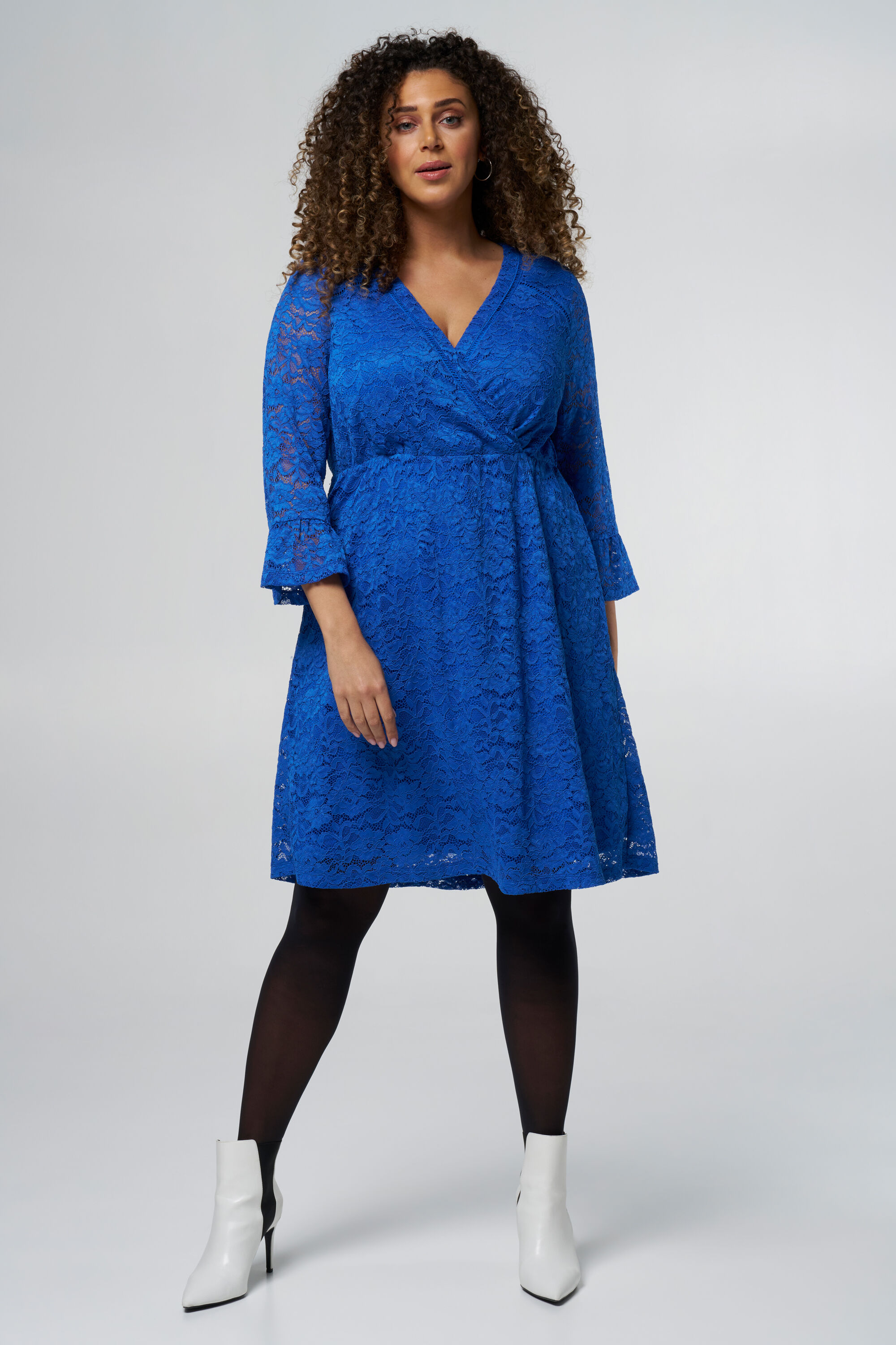 Robe midi en dentelle image number 6