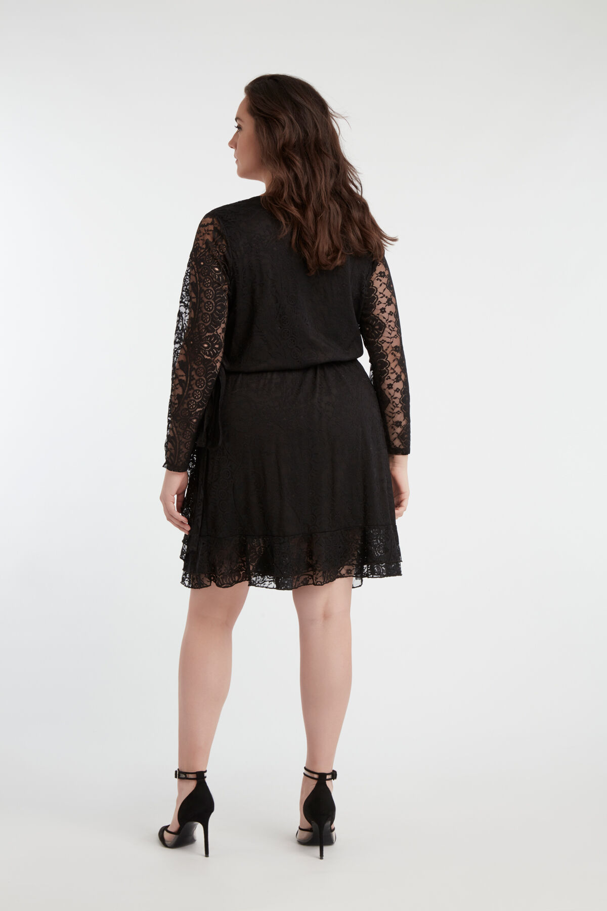 Robe portefeuille en dentelle image number 4