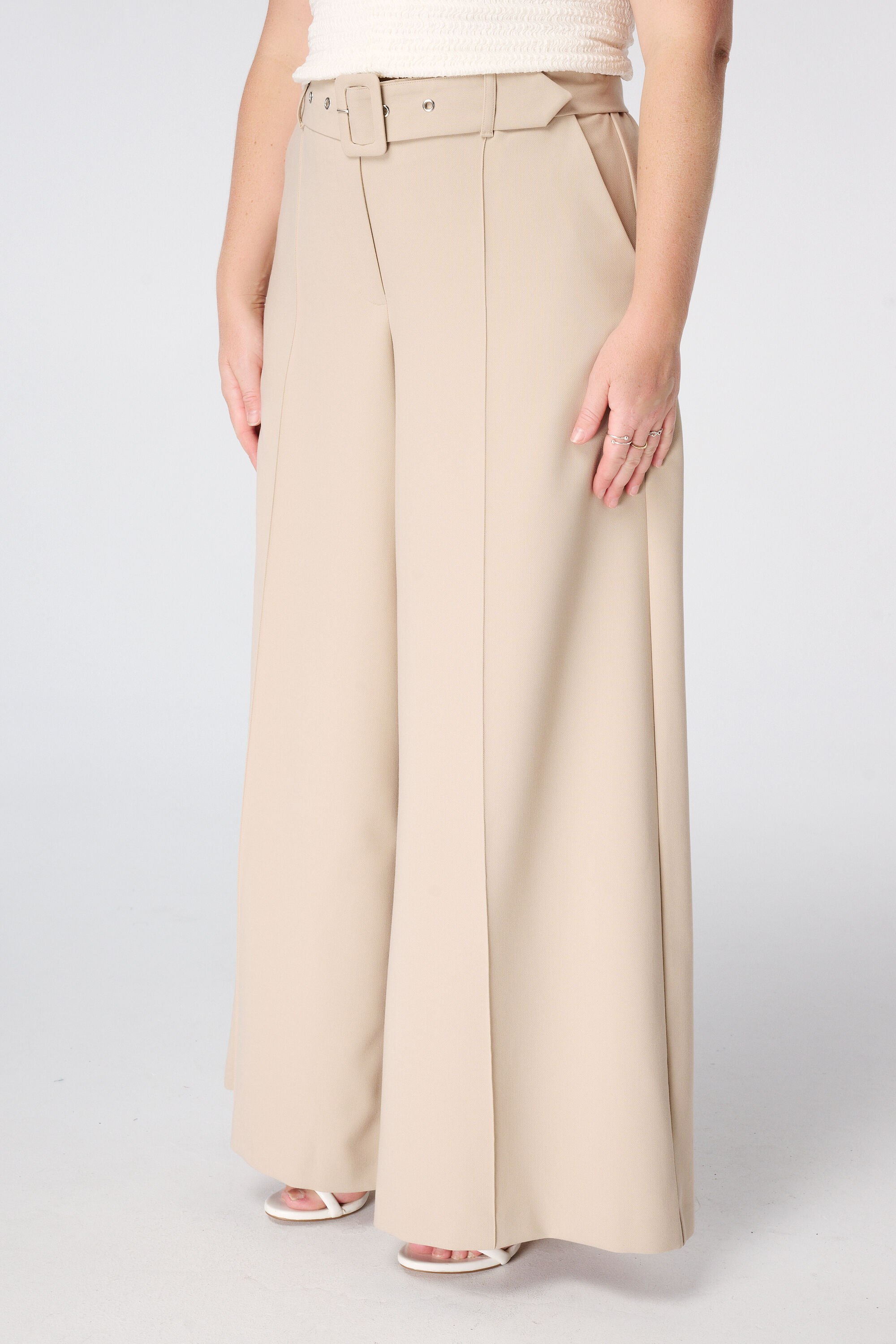 Pantalon large avec ceinture image number 5
