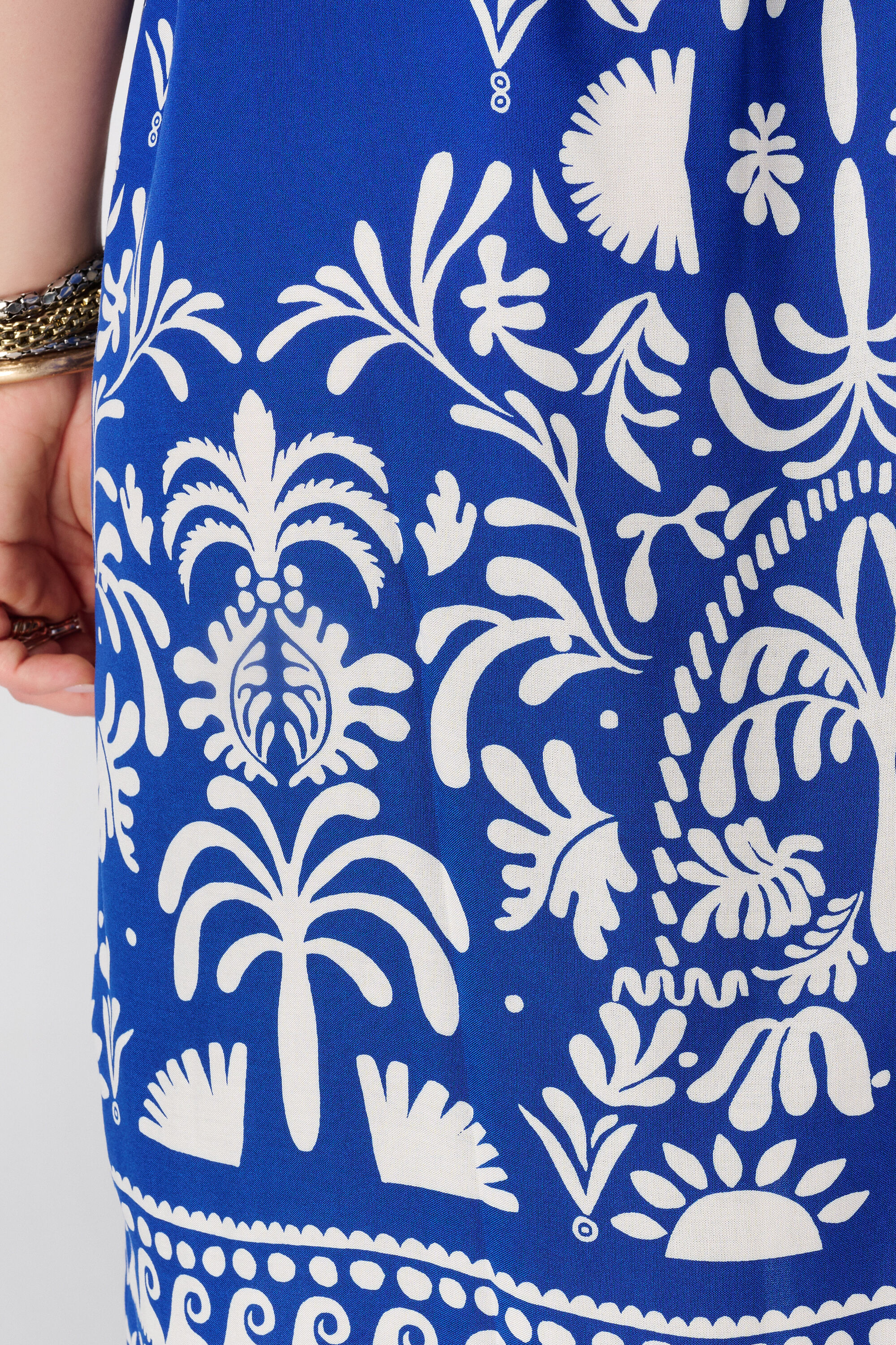 Robe &agrave; encolure en V image number 6