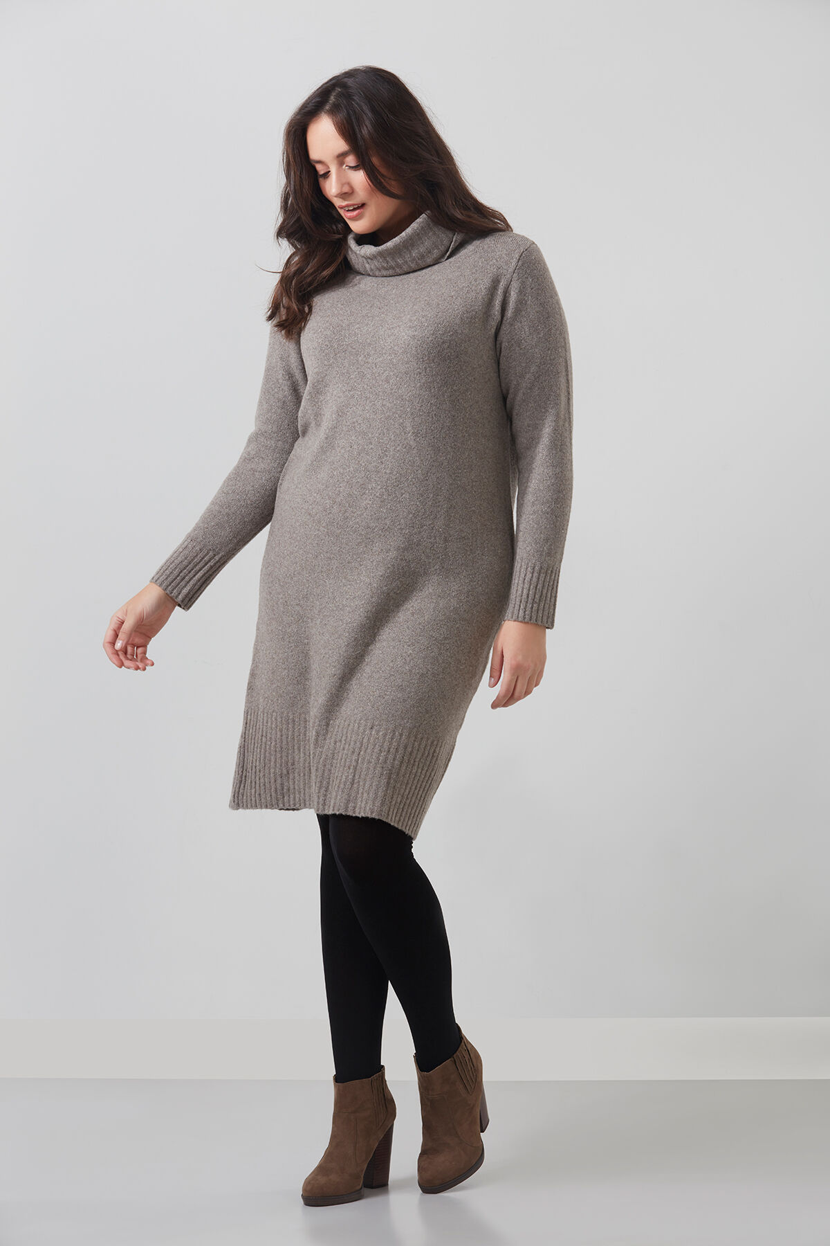 Pull-over long &agrave; col roul&eacute; image number 3