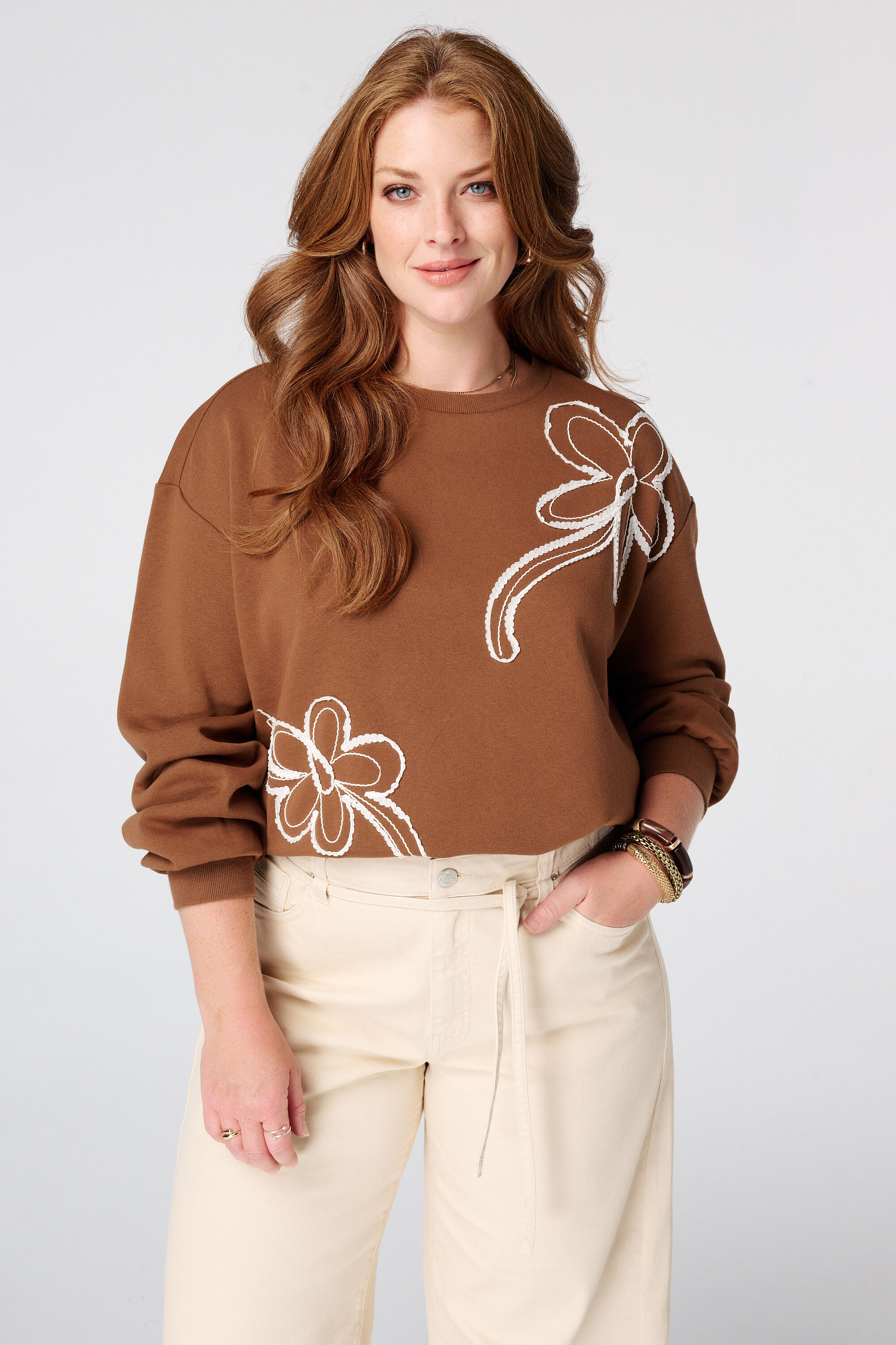 Sweat &agrave; broderie