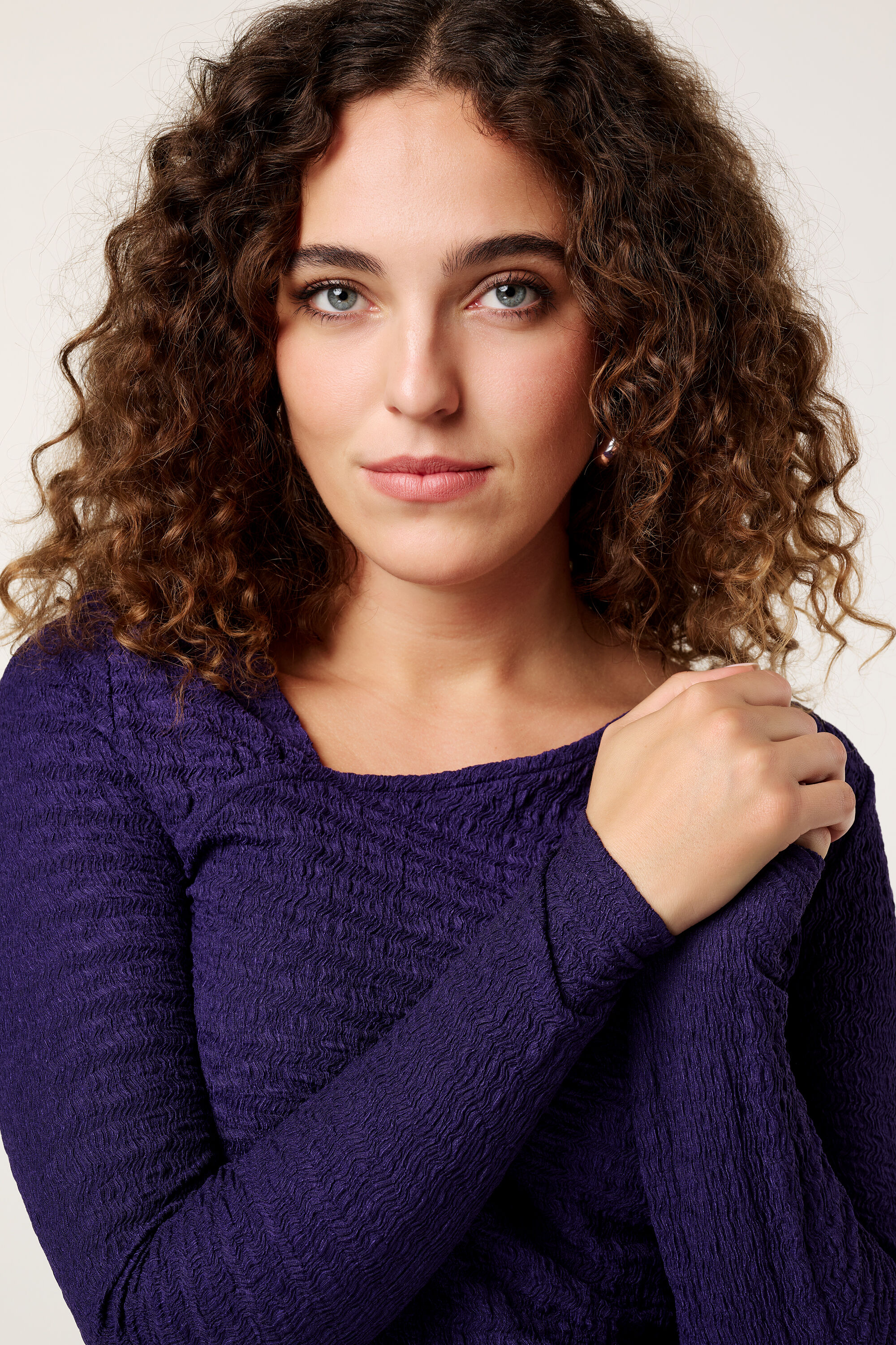 Haut avec encolure asym&eacute;trique image number 4